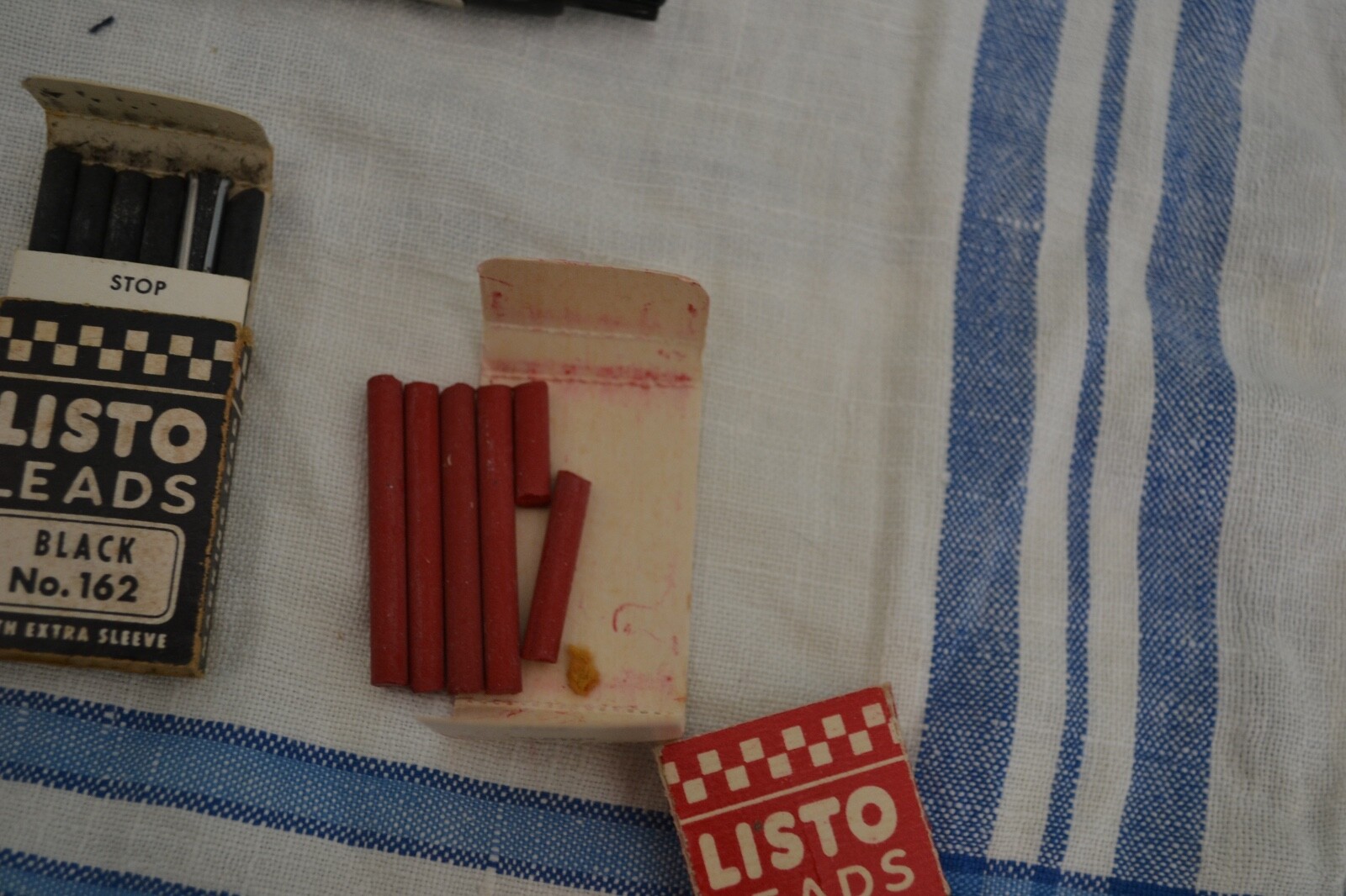 Vintage Listo Marker 162 and 3 Boxes of Leads