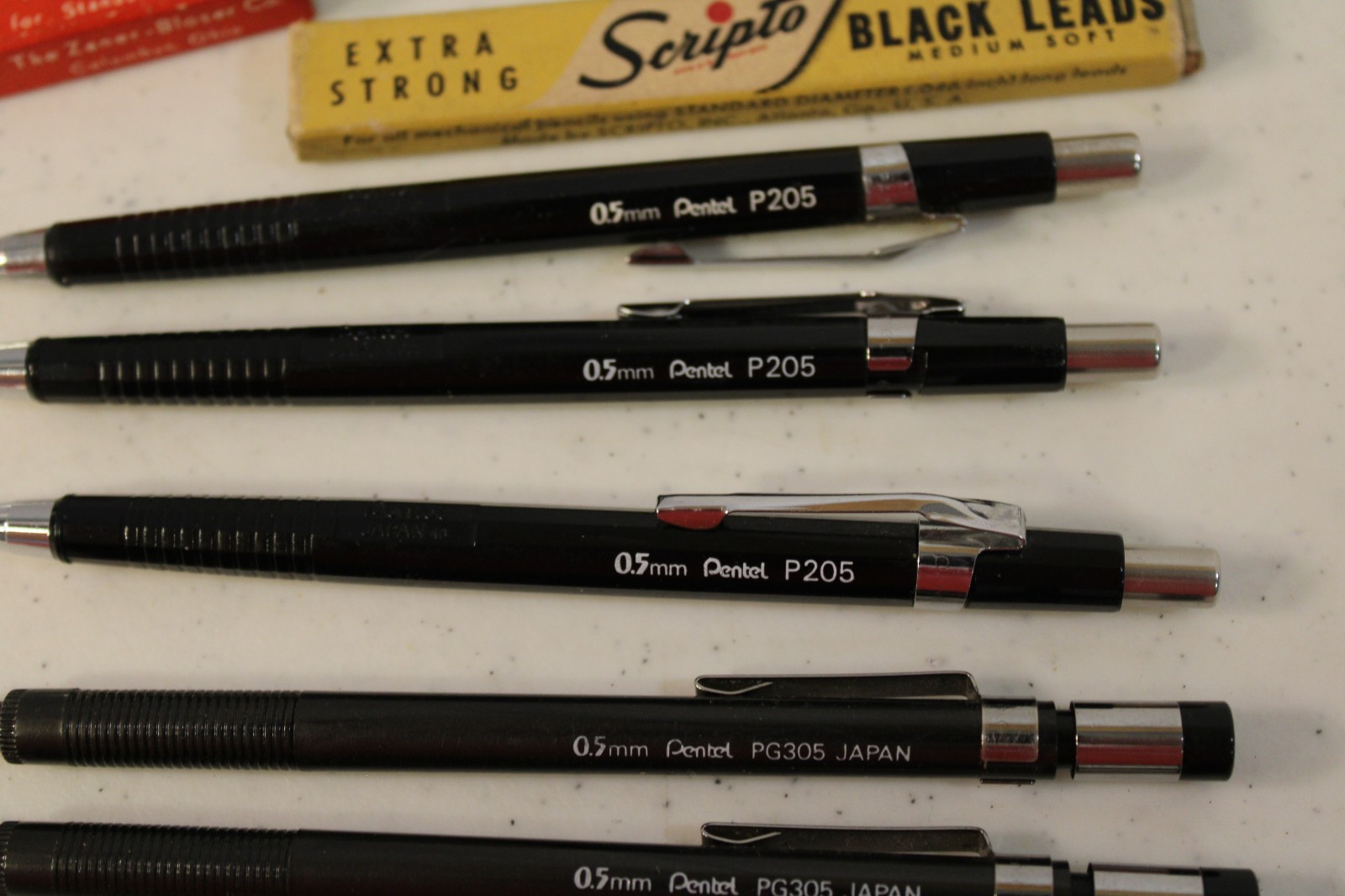LOT OF 7 MECHANACAL DRAFTING WORKING LEAD PENCILS VINTAGE PENTEL P205, 209, ETC.