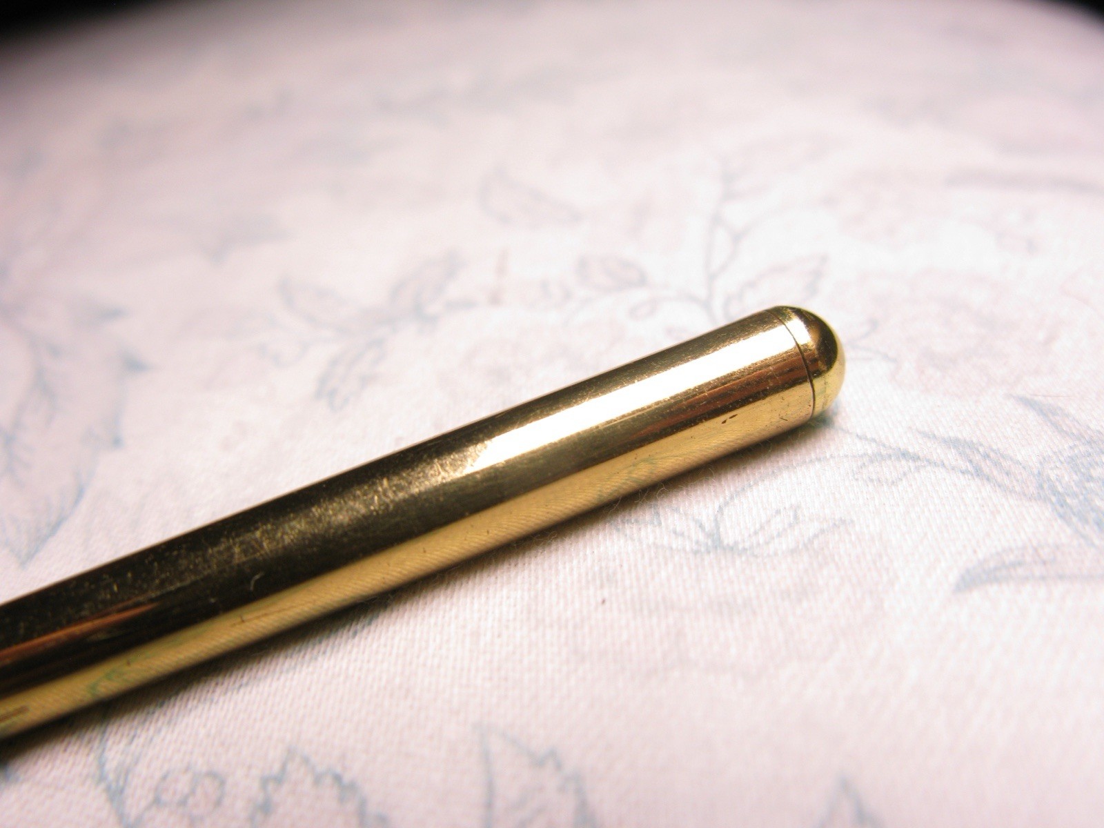 3.5 inch gold tone vintage mechanical pencil Working with lead