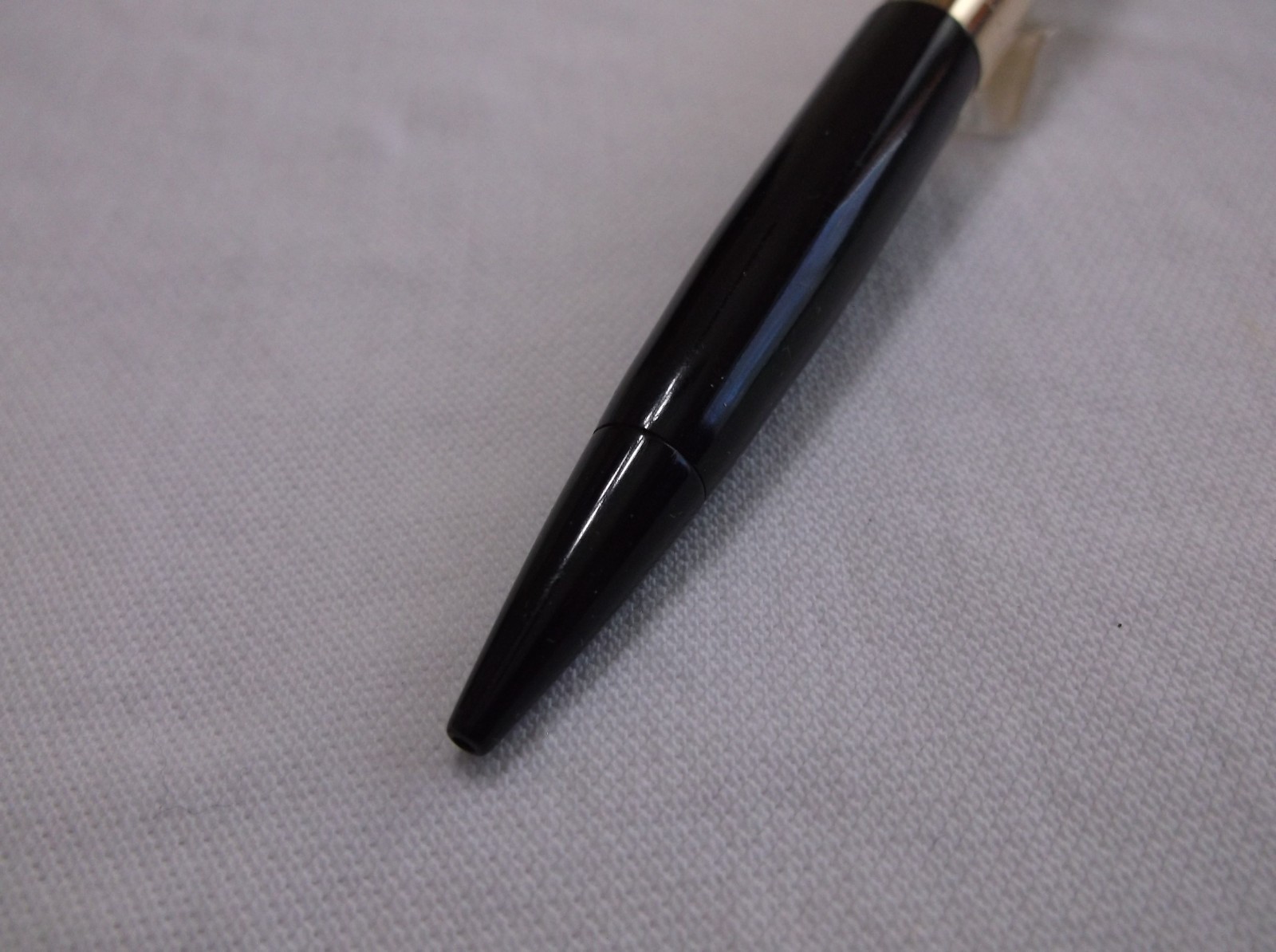 VINTAGE EVERSHARP SKYLINE BLACK AND GOLD FILLED MECHANCIAL PENCIL / 1.18 mm LEAD