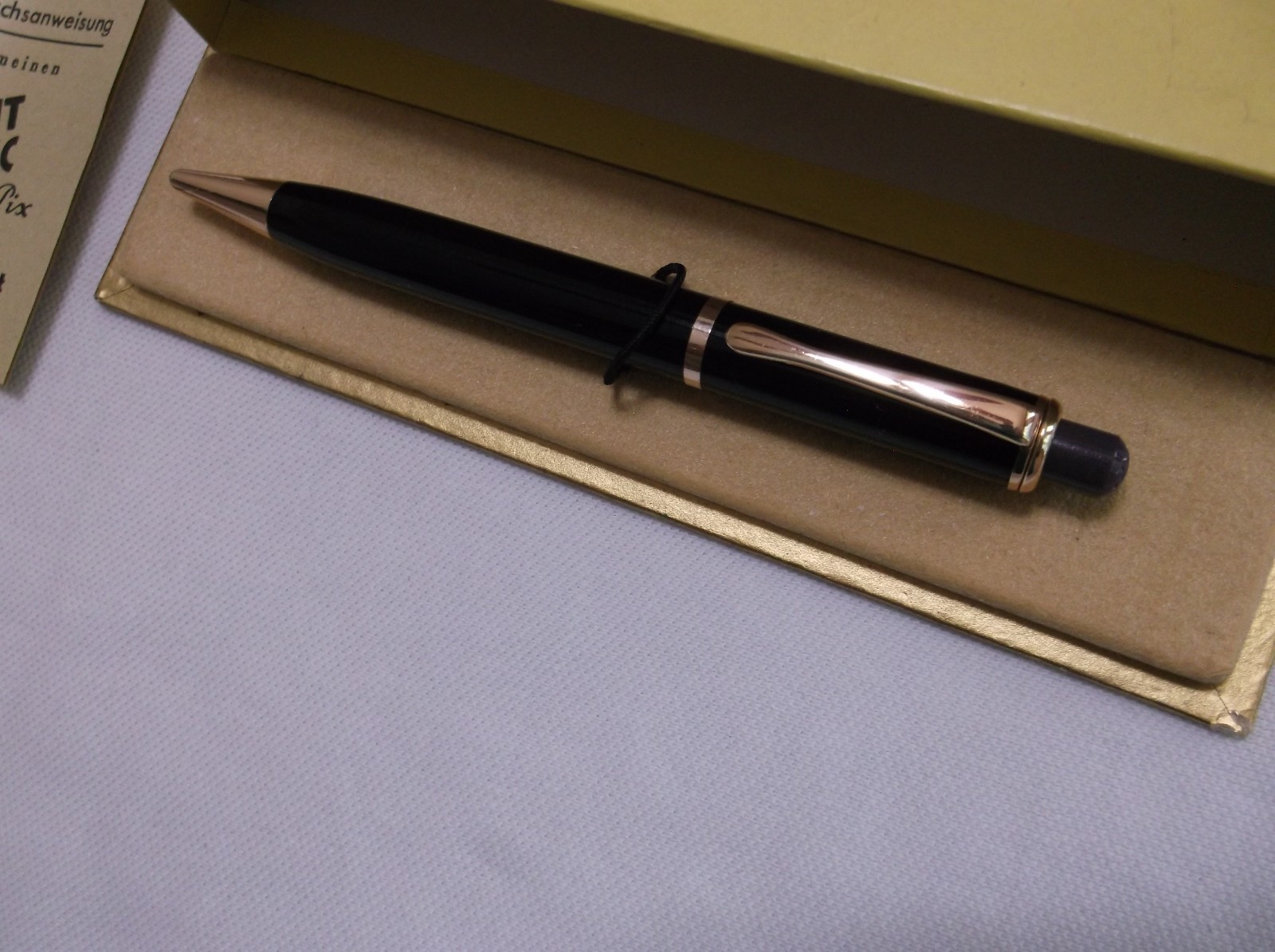 MONTBLANC PIX #372 BLACK MECHANCIAL PENCIL WITH VIOLET PUSH BUTTON/ 1.18 mm lead