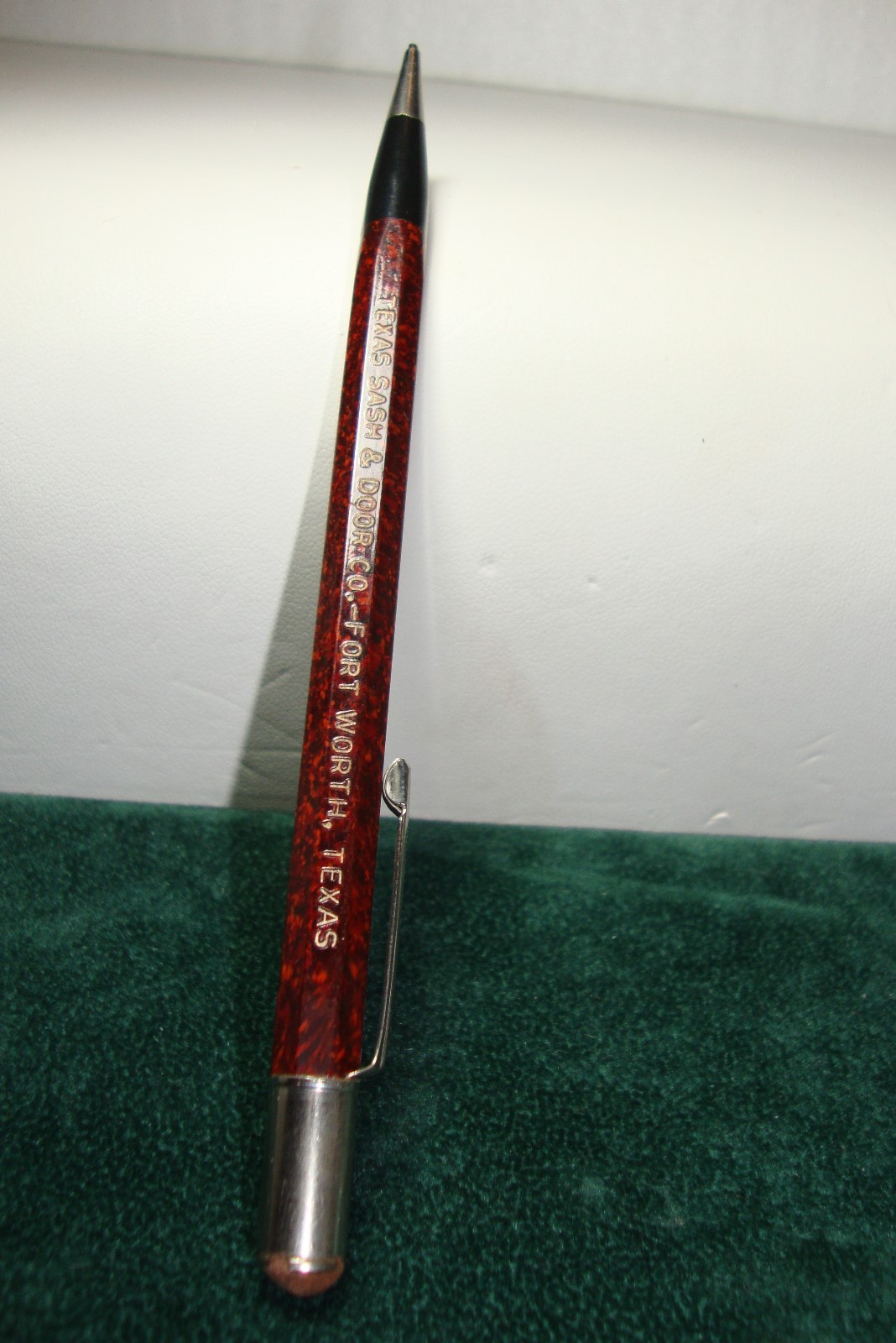 VINTAGE (1960S) OCTAGONAL MECHANICAL PENCIL (AUTOPOINT) WITH LEAD