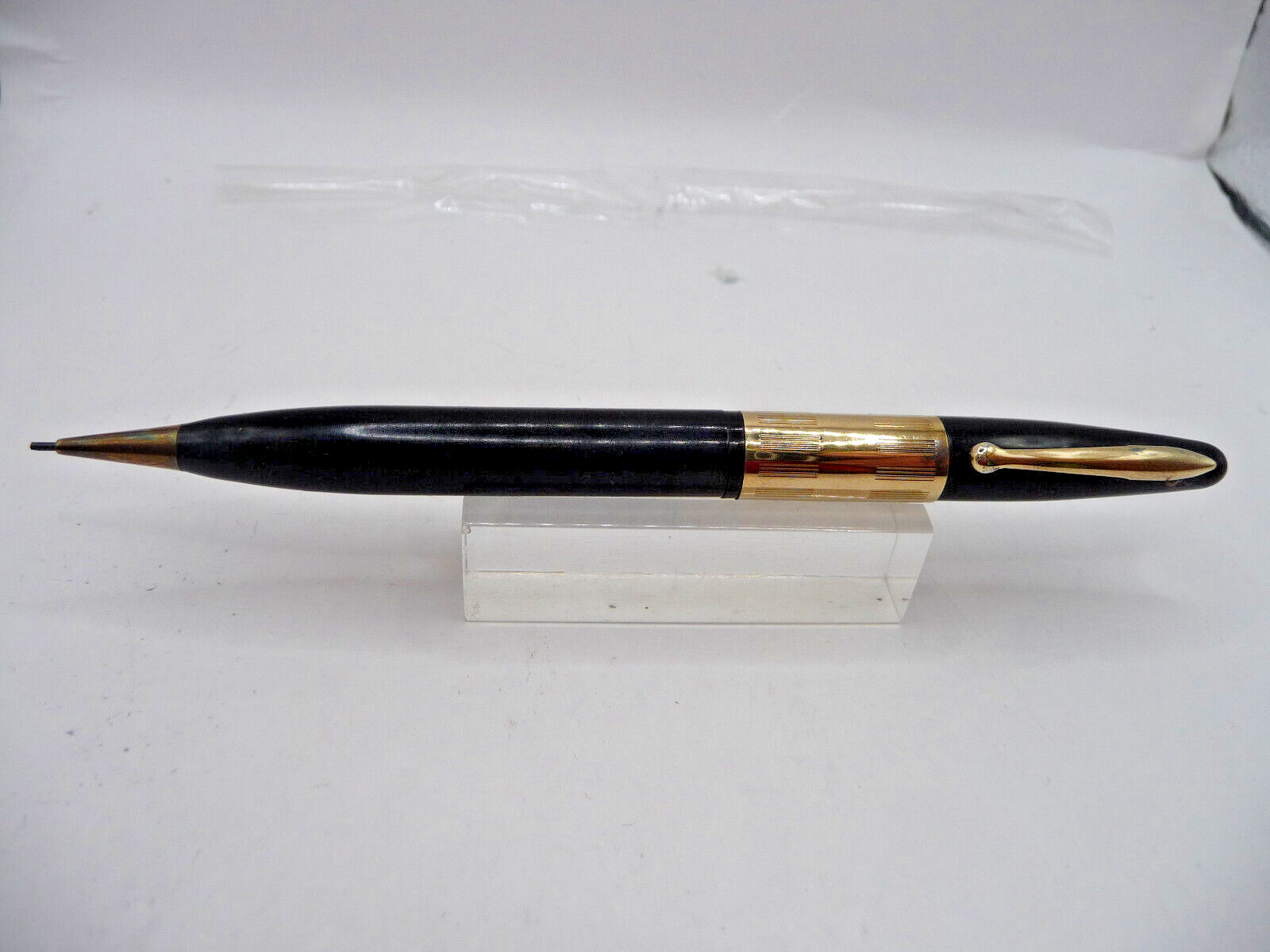 Sheaffer Vintage Wide Gold Band 0.9 mm Pencil– Black–working