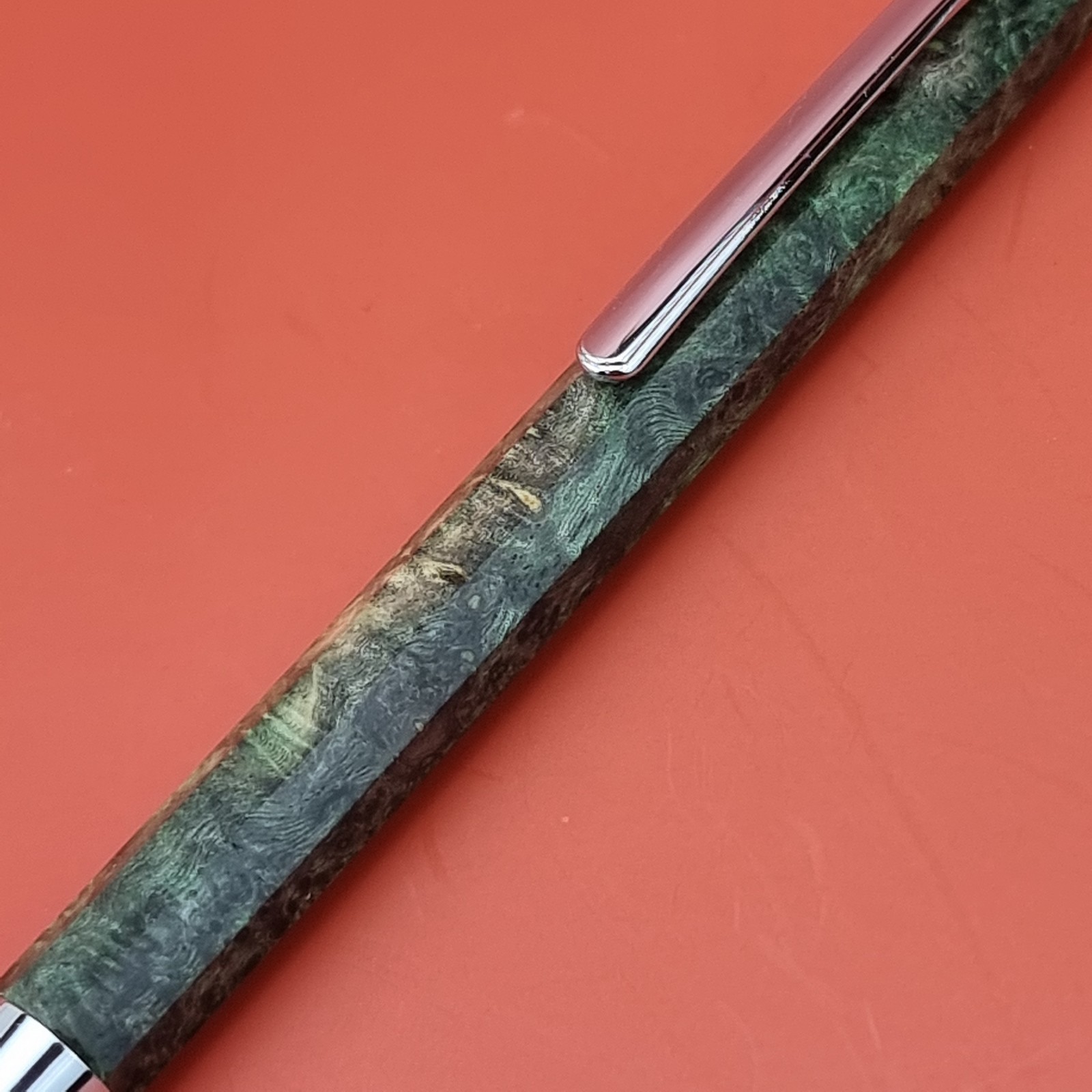 Hand Crafted Click Ballpointpen with Octagonal Wood Barrel
