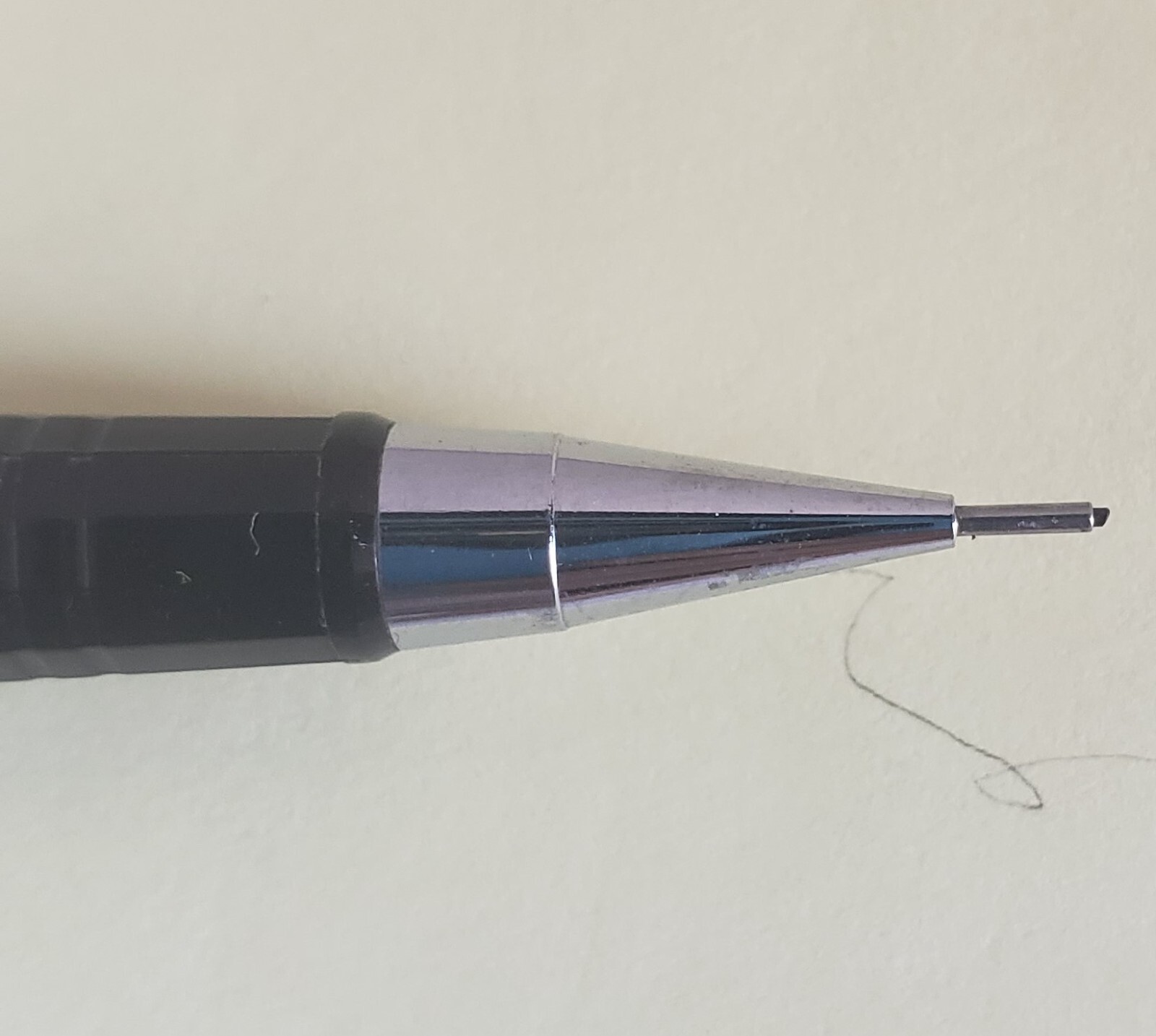 4 Pentel Pencils 2 P207 0.7mm P205 0.5mm PG305 0,5mm 2 tubes of lead P16