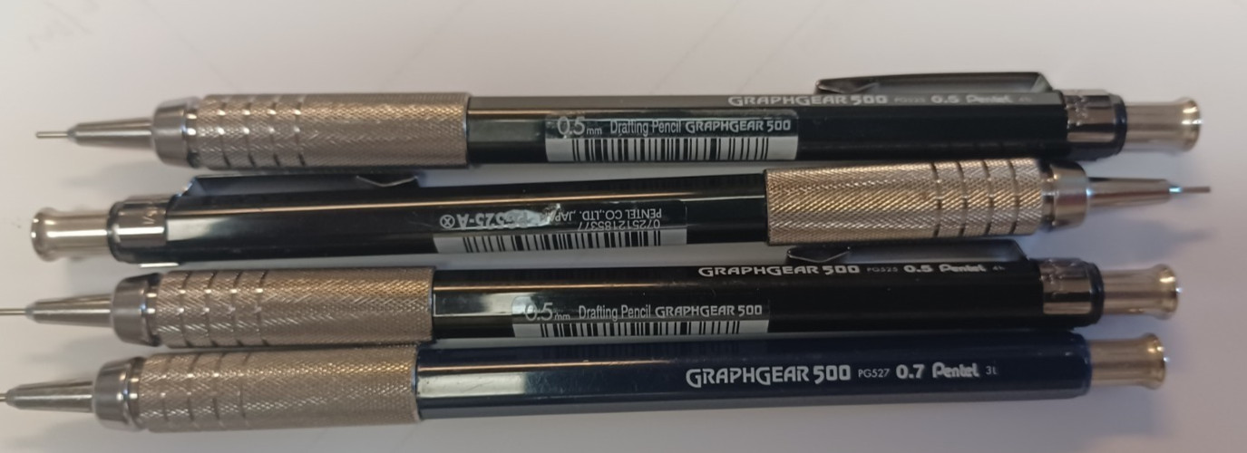 4 GRAPHGEAR 500 0.7& 0.5 GRAPHITE PENCILS