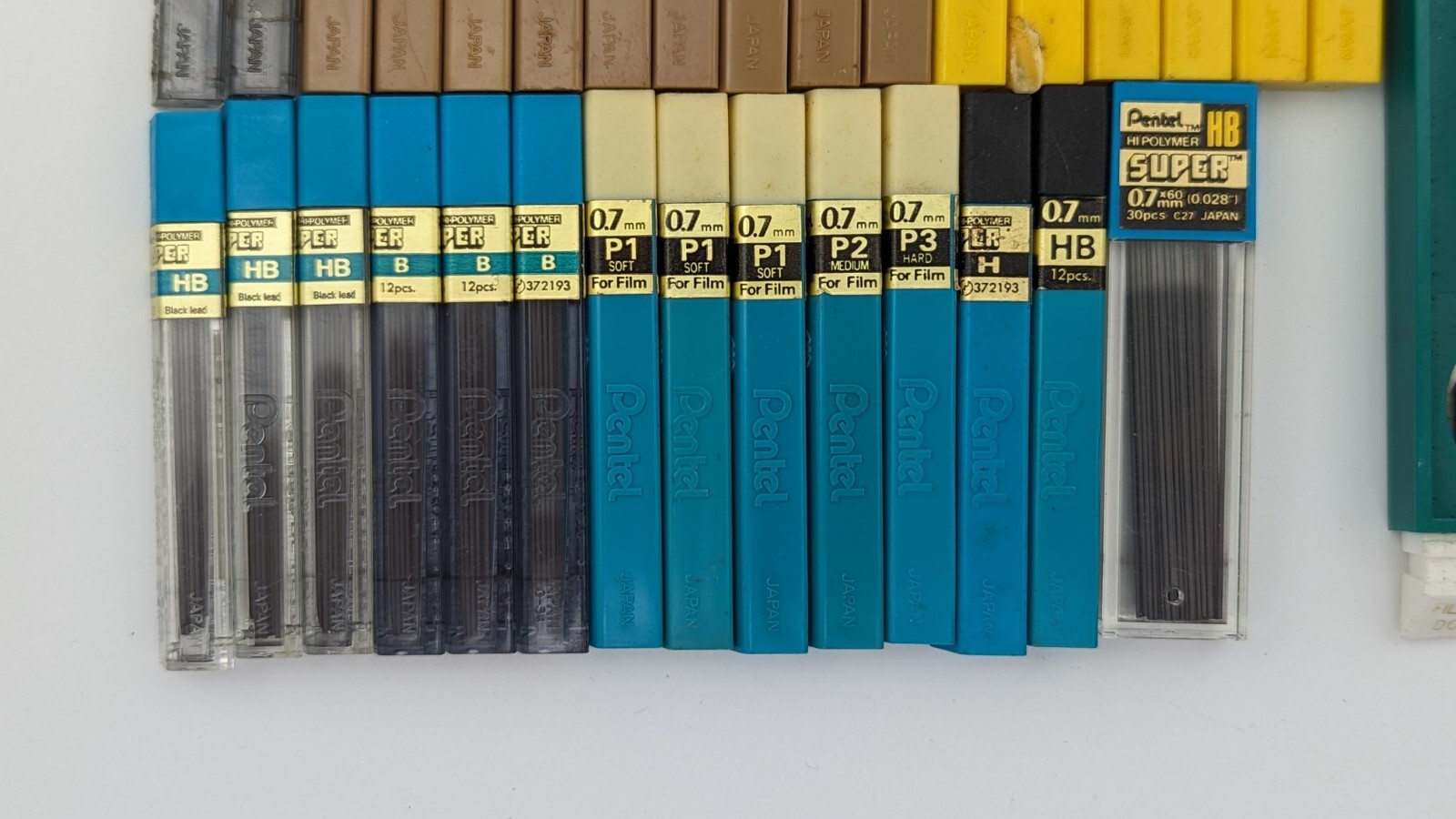 Lot of 33 – Mechanical Pencil Lead, Different Sizes And Hardness 0.5 MM 0.7MM