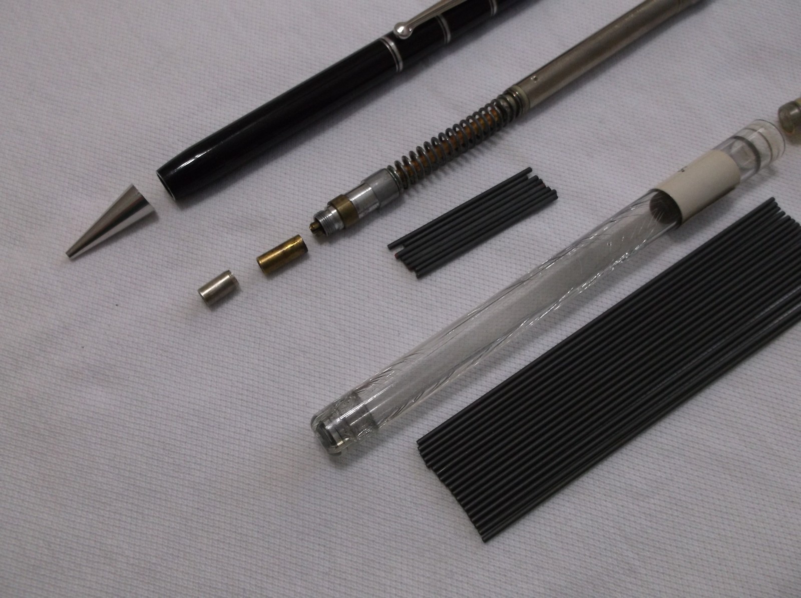 VINTAGE WAHL EVERSHARP CORONET BLACK ALUMILITE MECHANCIAL PENCIL / 1.18 mm LEAD