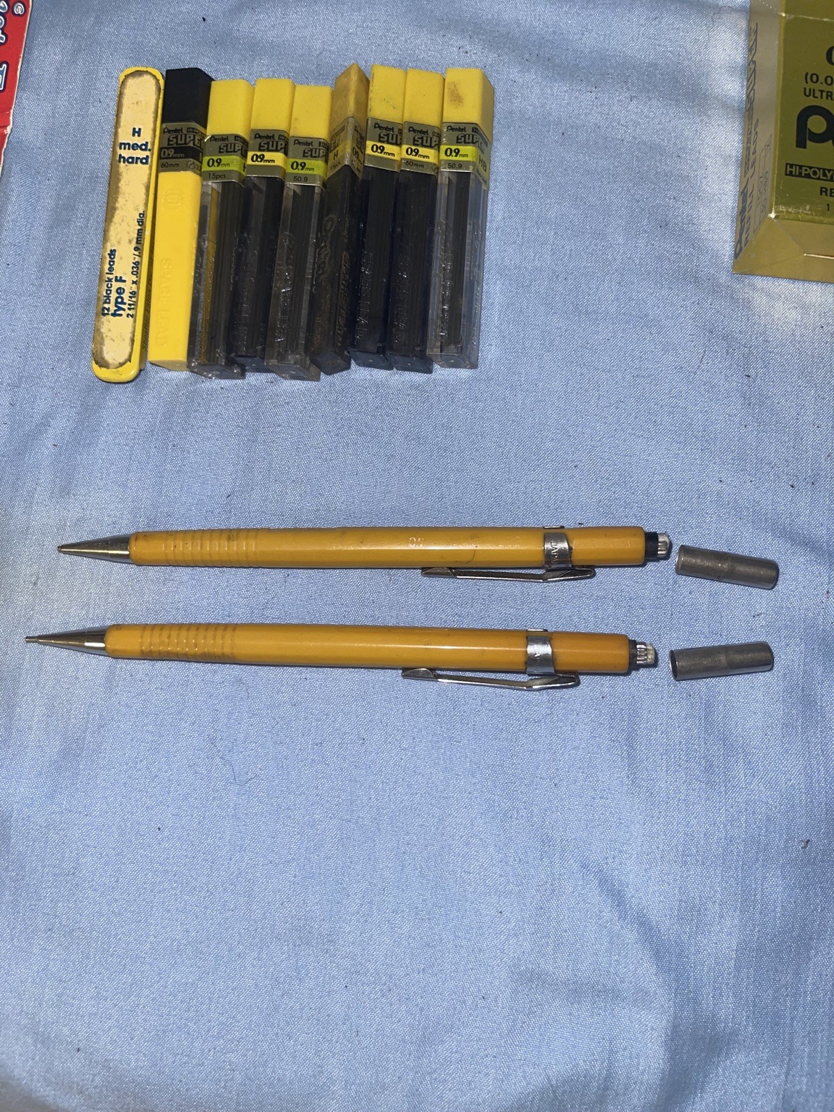 VTG Pentel bundle P209 Yellow 0.9mm Mechanical Pencils & lot of NIB leads