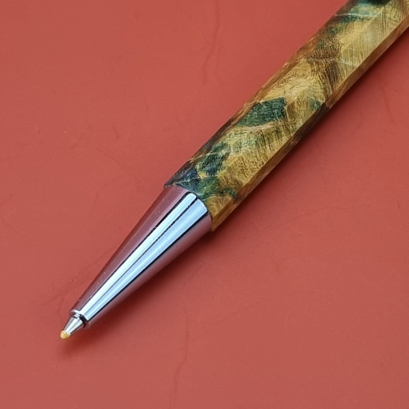 Hand Crafted Click Ballpointpen with Octagonal Wood Barrel