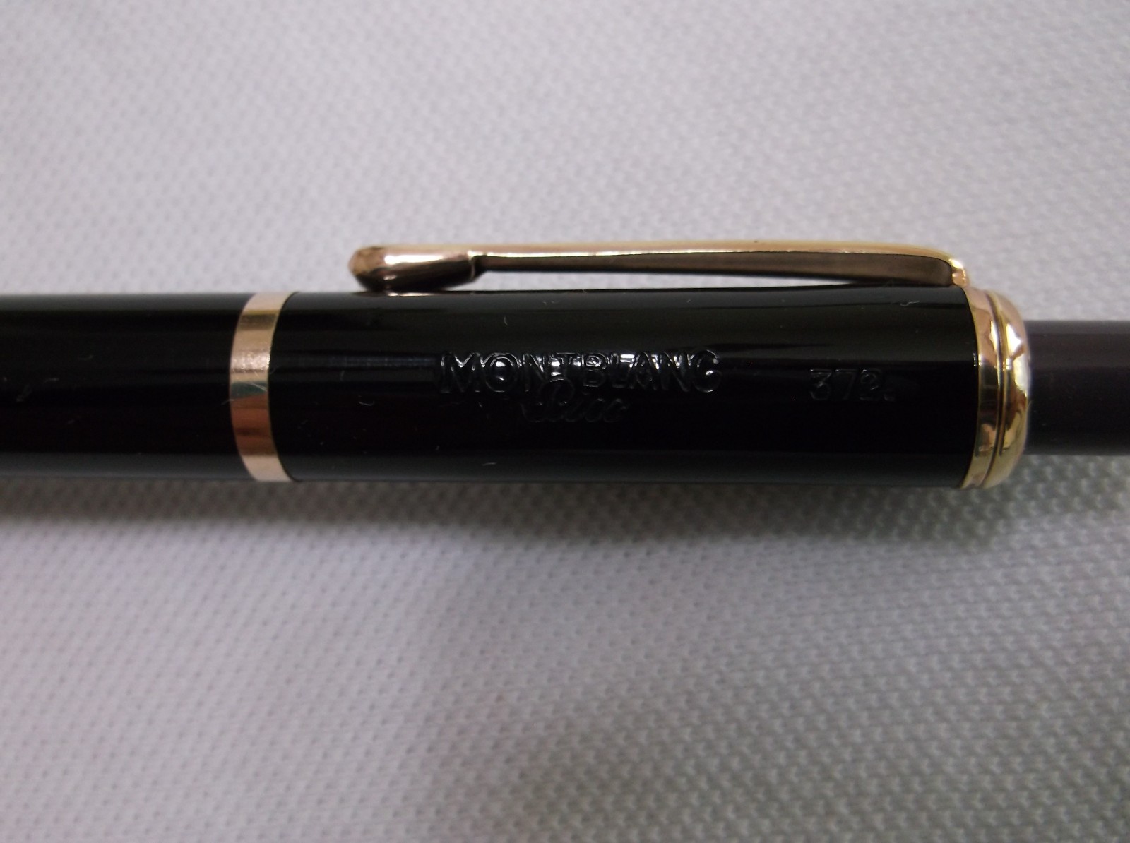 MONTBLANC PIX #372 BLACK MECHANCIAL PENCIL WITH VIOLET PUSH BUTTON/ 1.18 mm lead