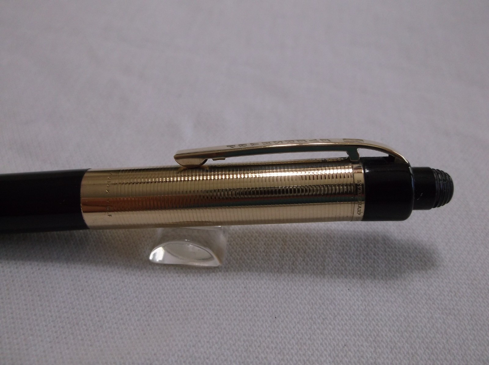 VINTAGE EVERSHARP SKYLINE BLACK AND GOLD FILLED MECHANCIAL PENCIL / 1.18 mm LEAD