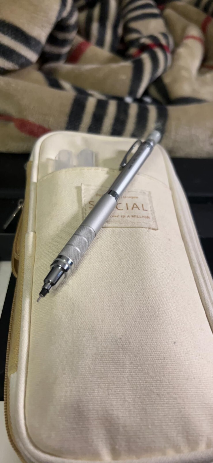 Uni Kuru Toga Roulette Model Auto Lead Rotation 0.5mm Mechanical Pencil Silver