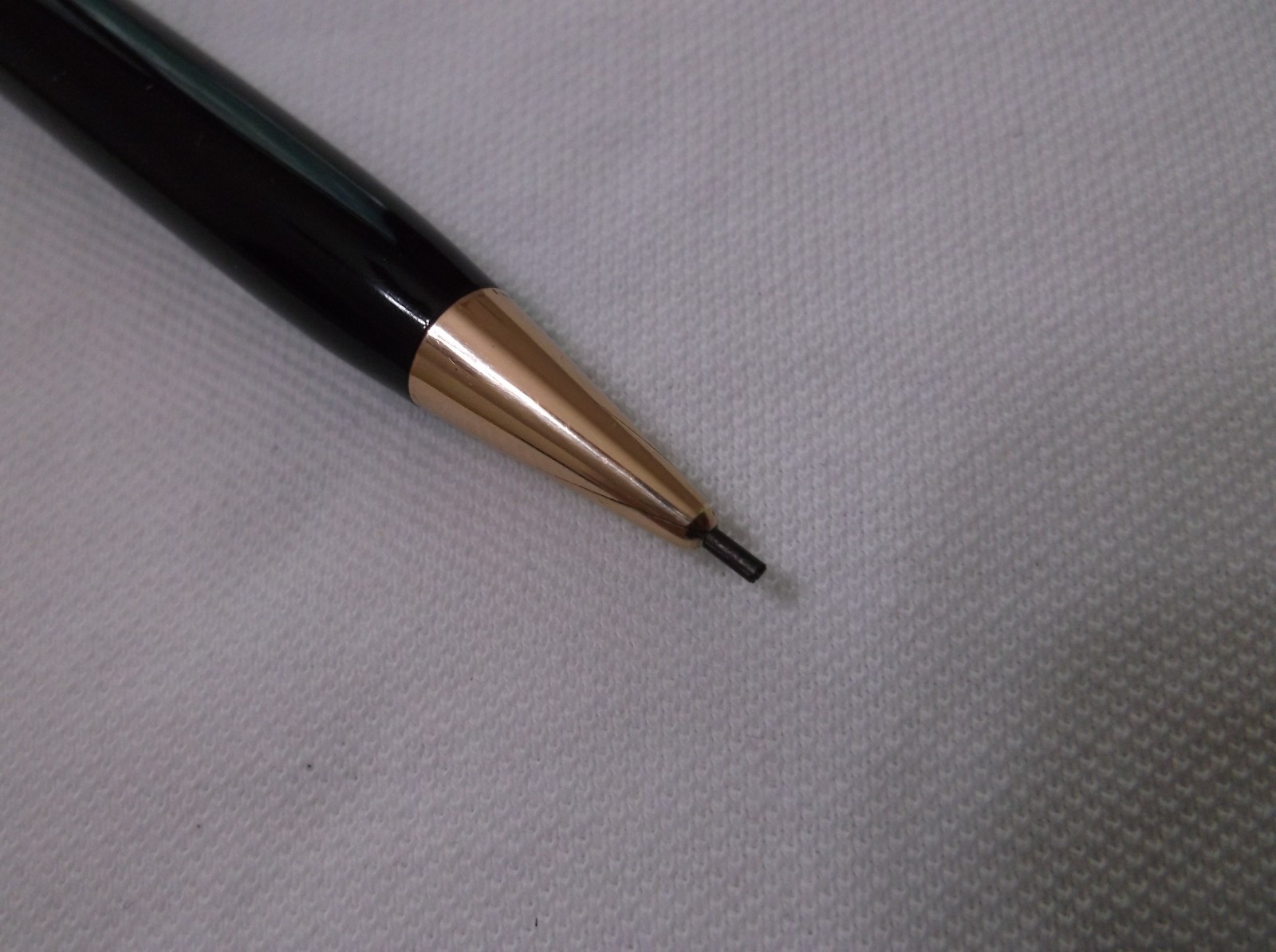 MONTBLANC PIX #372 BLACK MECHANCIAL PENCIL WITH VIOLET PUSH BUTTON/ 1.18 mm lead