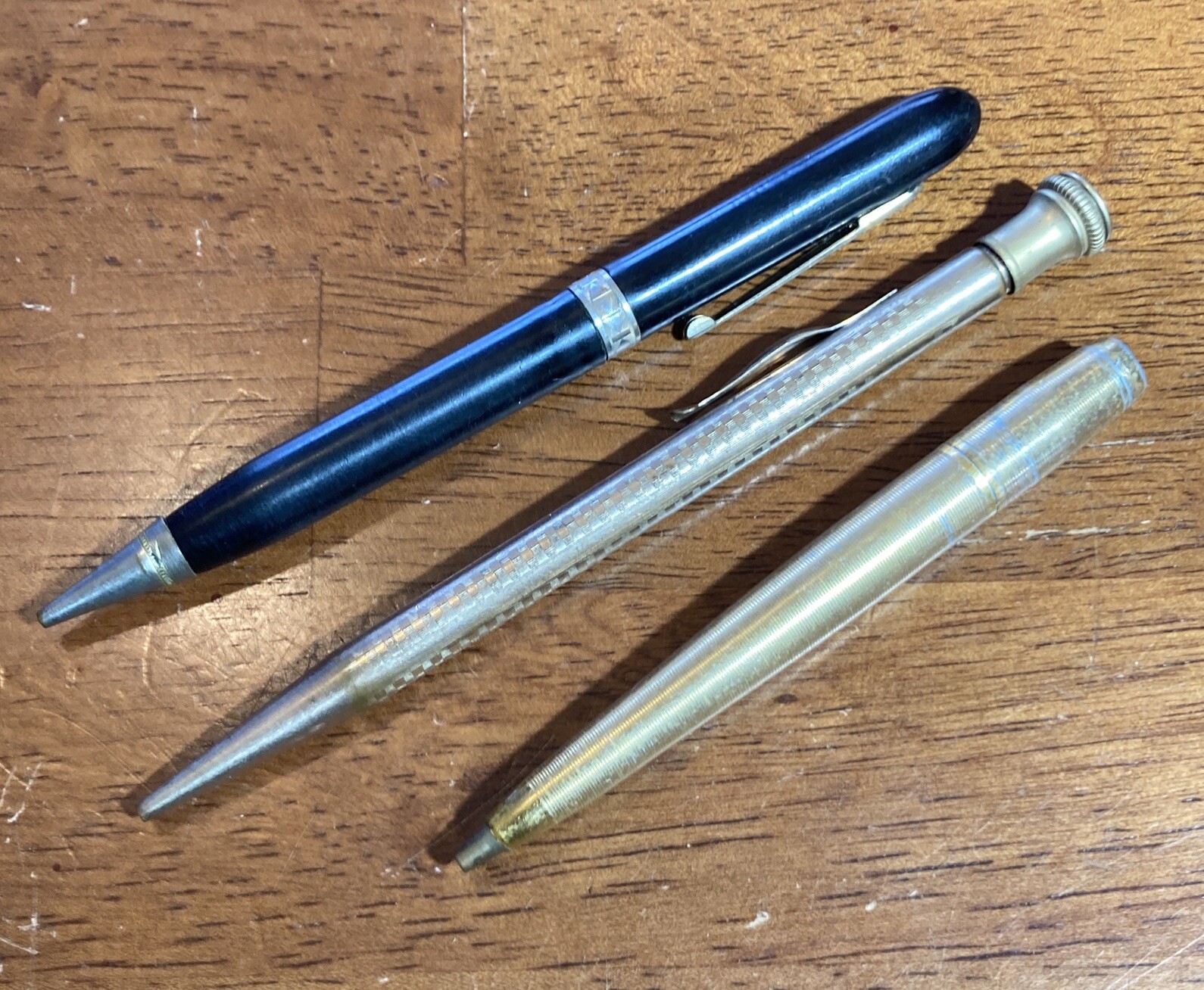 Estate Find Vintage lot of 3 Mechanical Pencils Majestic & 2 Gold Tone Pencils