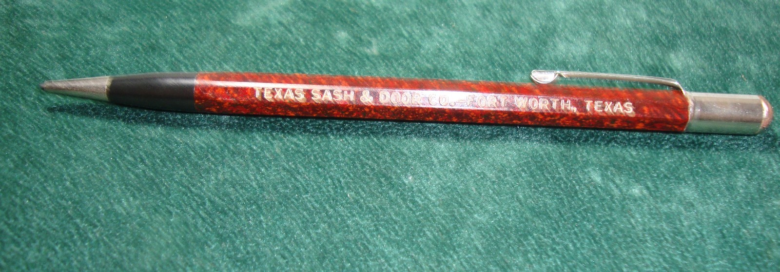 VINTAGE (1960S) OCTAGONAL MECHANICAL PENCIL (AUTOPOINT) WITH LEAD