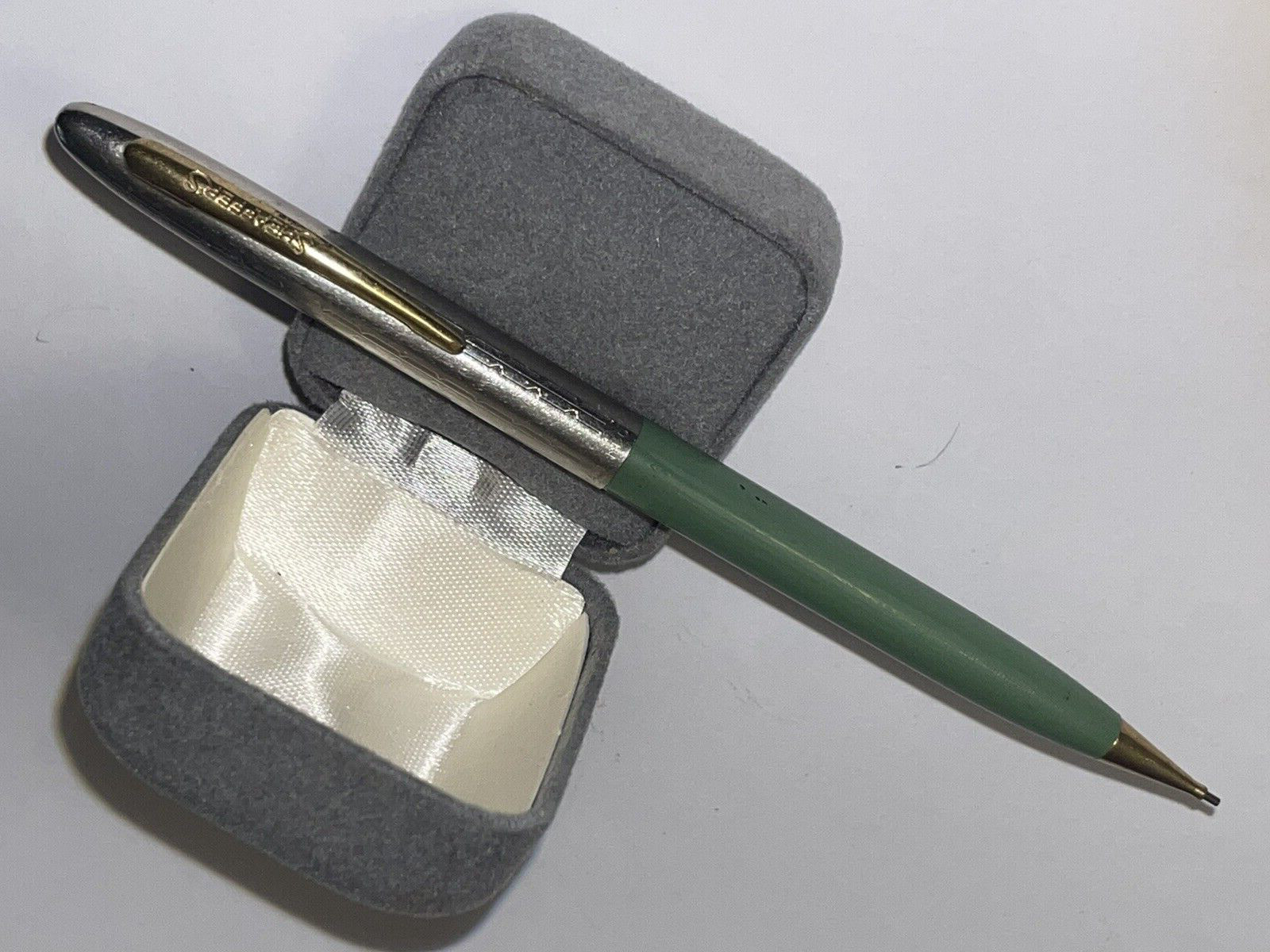 VINTAGE SHEAFFER& GREY SILVER MECHANICAL PENCIL 5″ GOLD TRIM