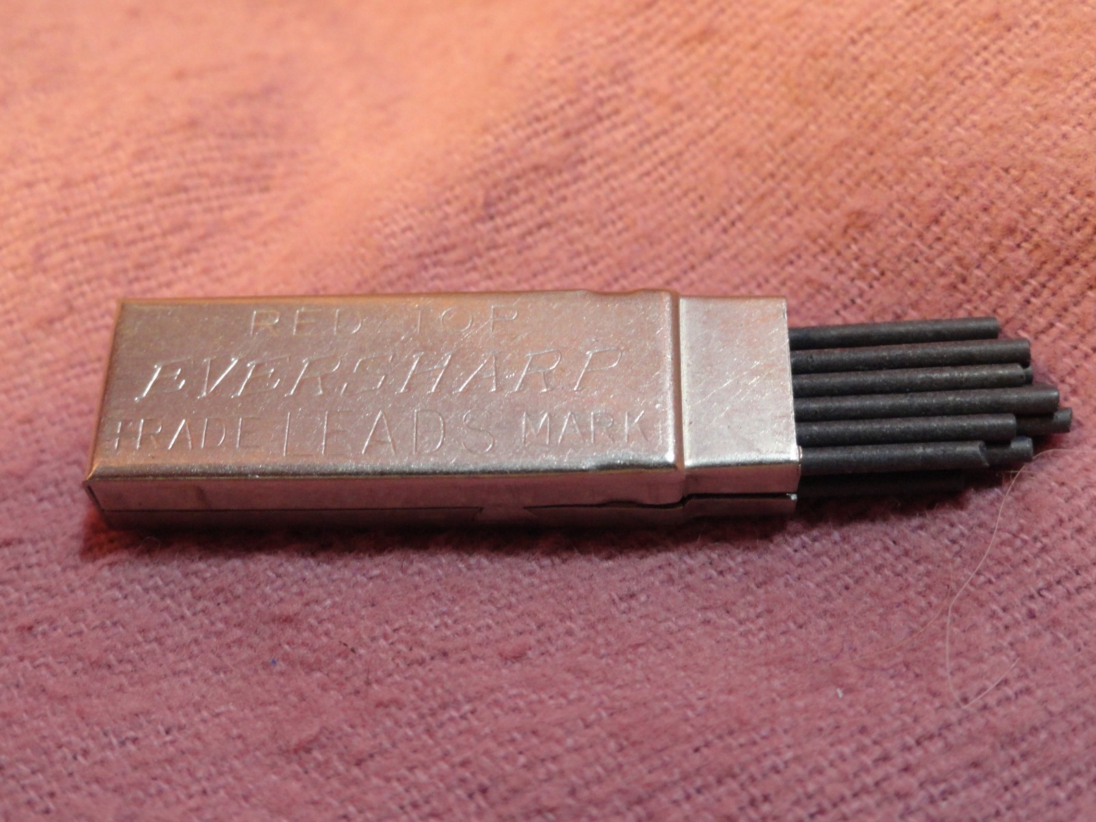 VINTAGE EVERSHARP RED TOP TIN OF SQUARE WRITING LEADS THE WAHL COMPANY FAST SHIP
