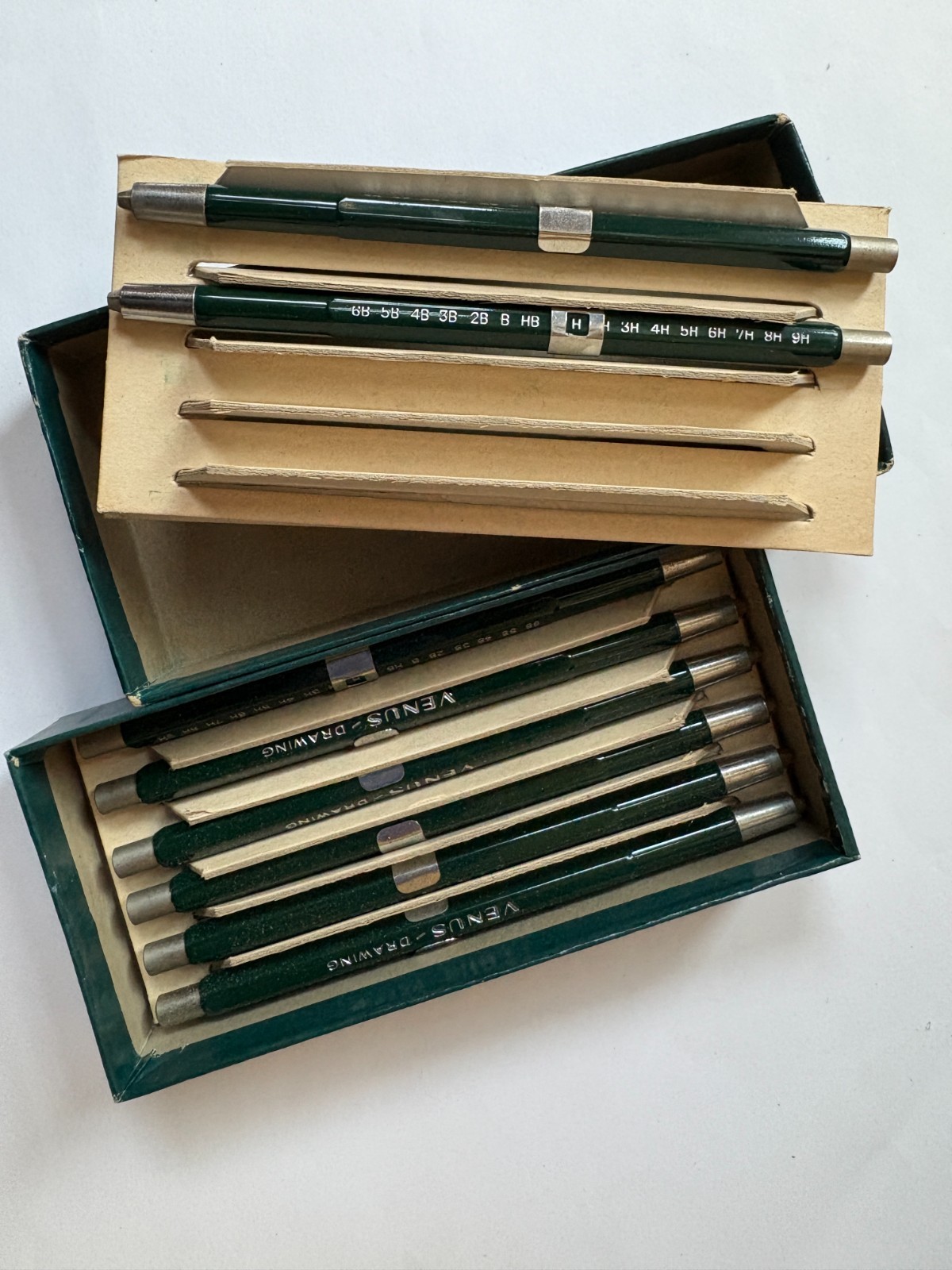 Vintage Venus Refillable Drawing Pencil Set, 8 Pieces, No. 041-D – Pre-Owned