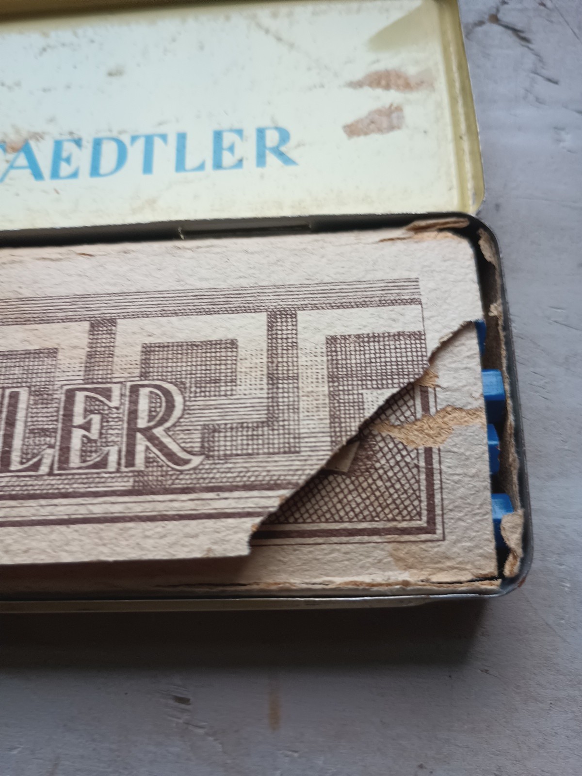 Vintage Mars Staedtler Lumograph Eleven Pencils In Metal Box