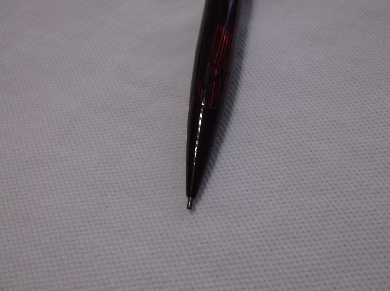 VINTAGE EVERSHARP SKYLINE RED STRIPE MOIRE MECHANCIAL PENCIL / 1.1 mm LEAD