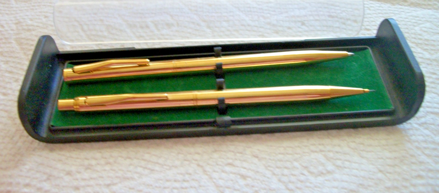 VINTAGE INK PEN AND MECHANICAL PENCIL ORIGINAL BOX NO MARKINGS