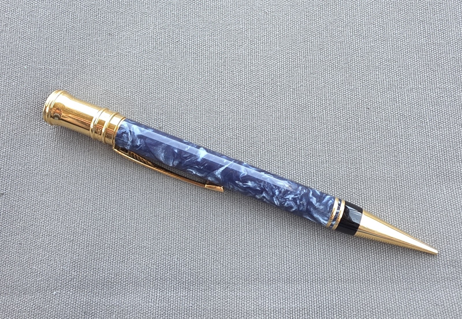 PARKER DUOFOLD CENTENNIAL MARBLE BLUE MECHANICAL PENCIL.