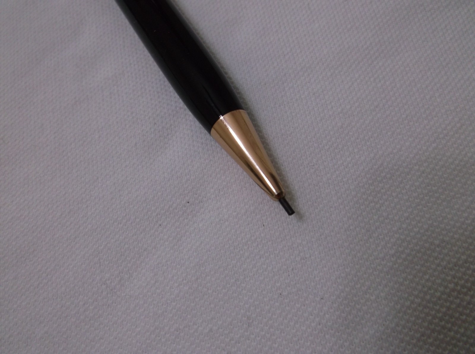 MONTBLANC PIX #372 BLACK MECHANCIAL PENCIL WITH VIOLET PUSH BUTTON/ 1.18 mm lead