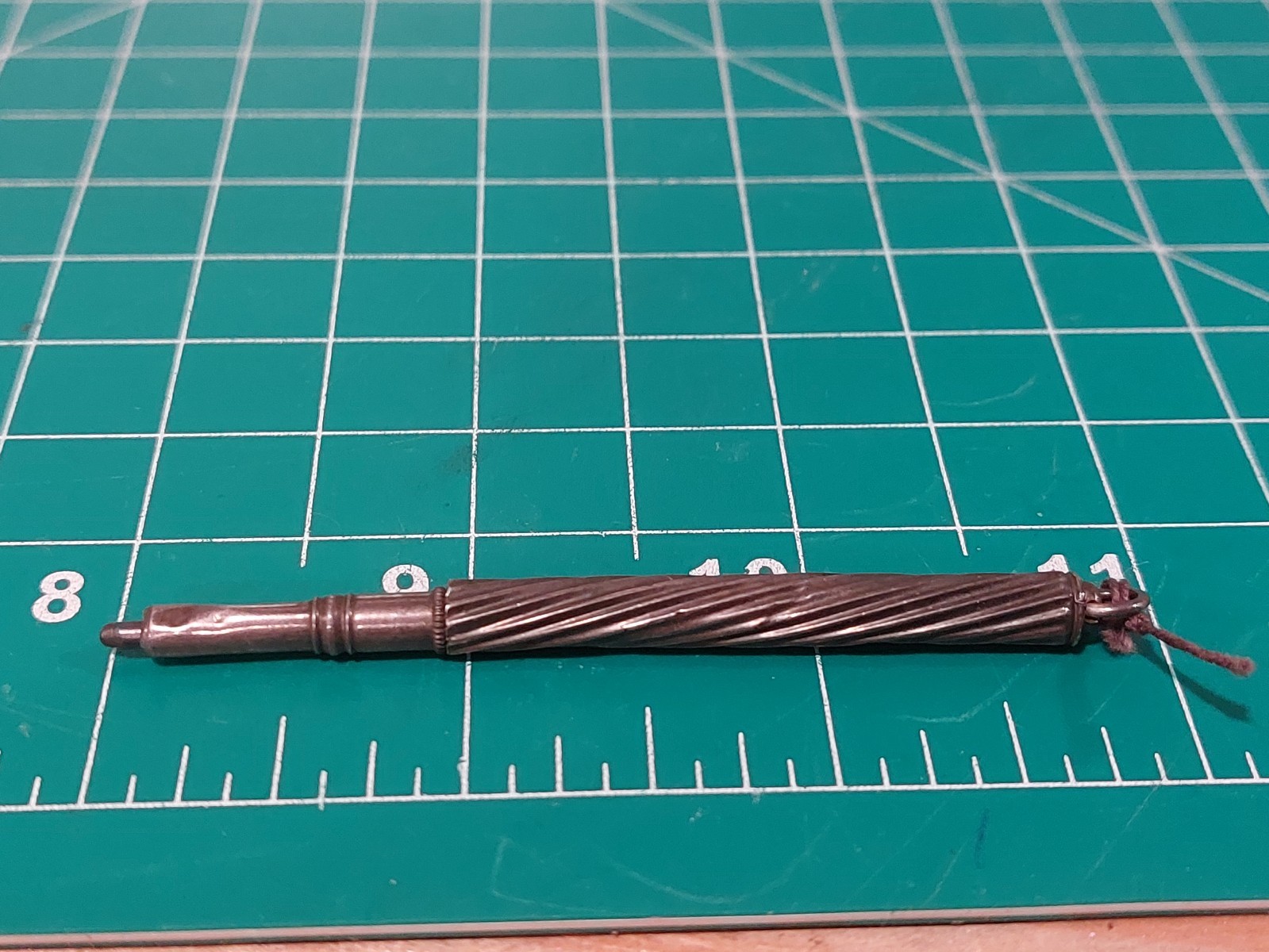 VINTAGE STERLING SILVER MECHANICAL PROPELLING TWIST PENCIL FOB PENDANT Dented