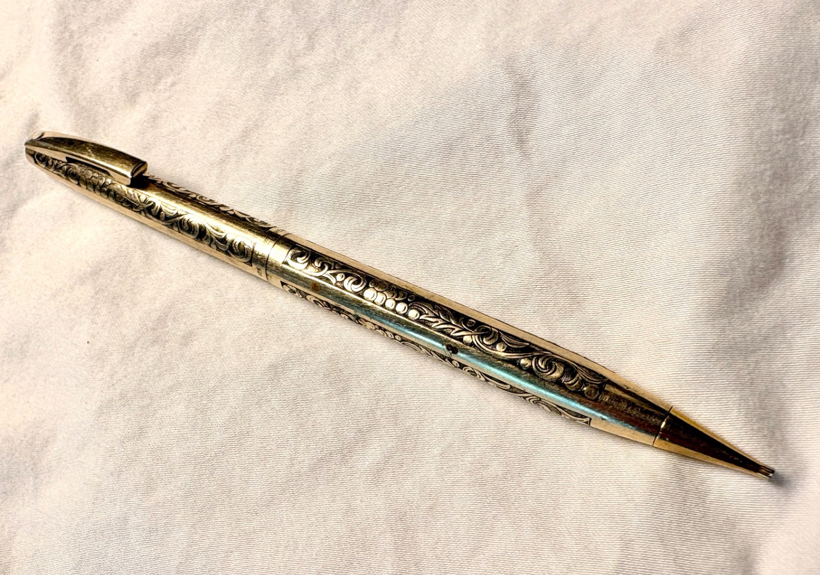 Vintage Sheaffer 12K Gold Filled Mechanical Pencil Engraved Grape Vine USA Twist