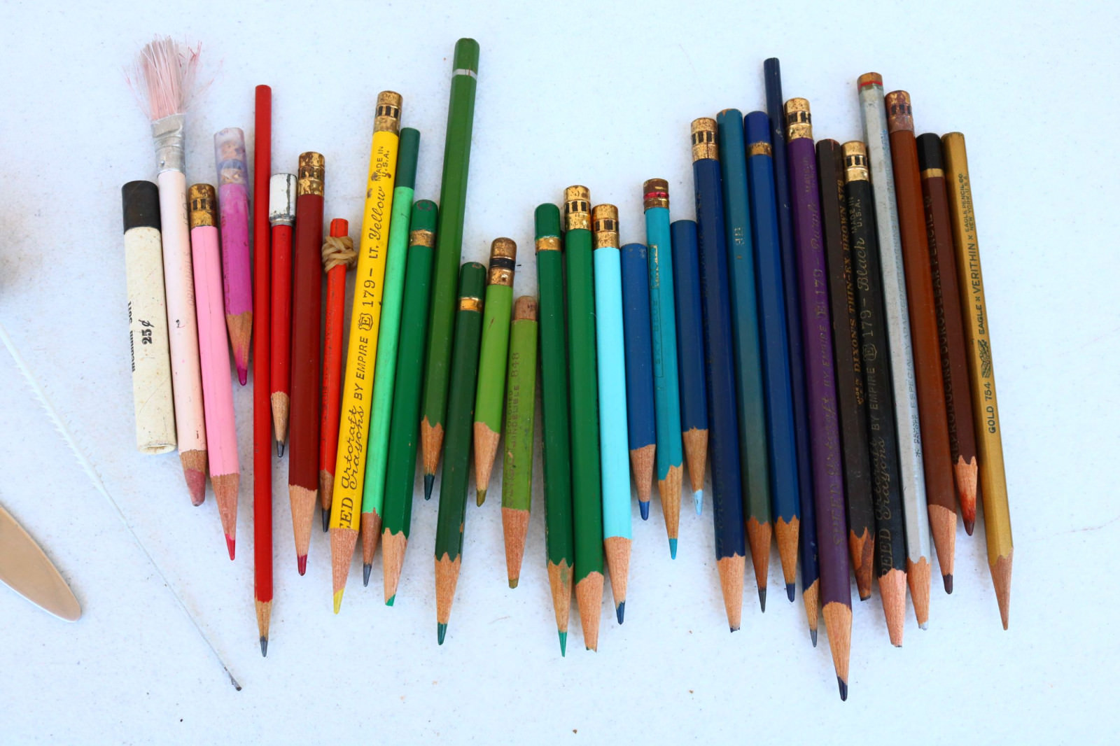 MIXED LOT VINTAGE Pens Color Art Faber PENCILS Junk Drawer Treasures Unusual XY