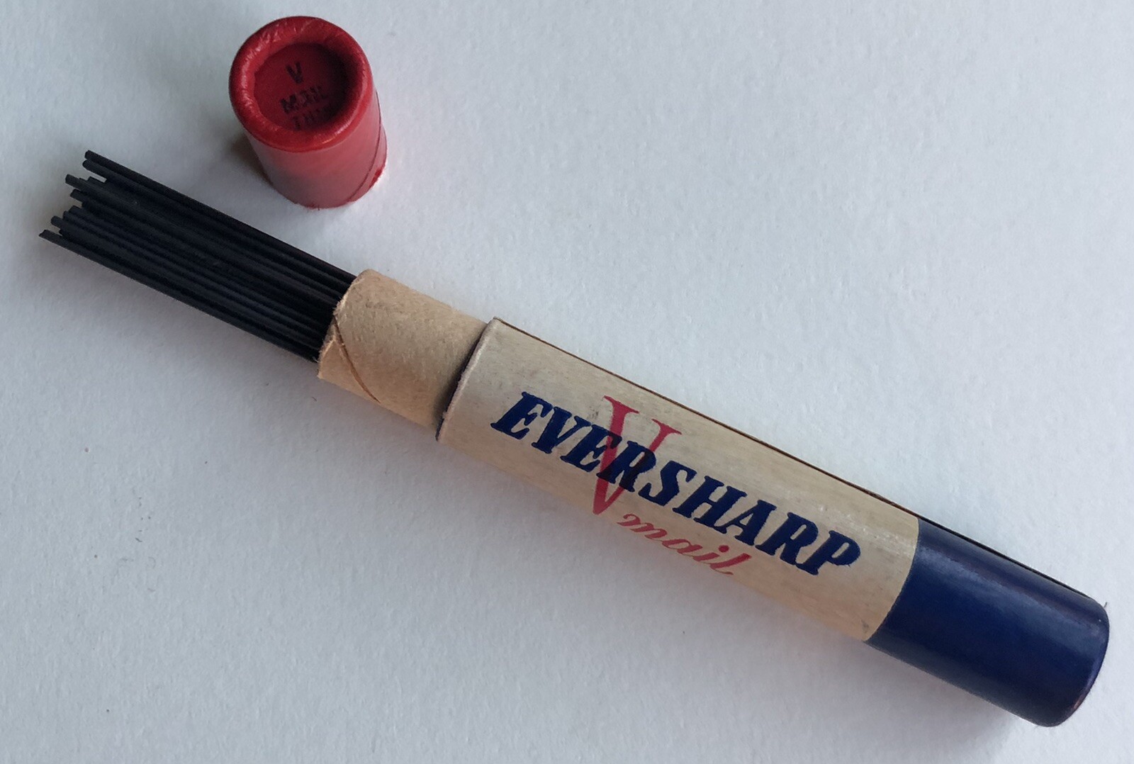 Vintage EVERSHARP VMAIL Mechanical Pencil Lead Soft Black .9mm NOS 36pk WWII USA