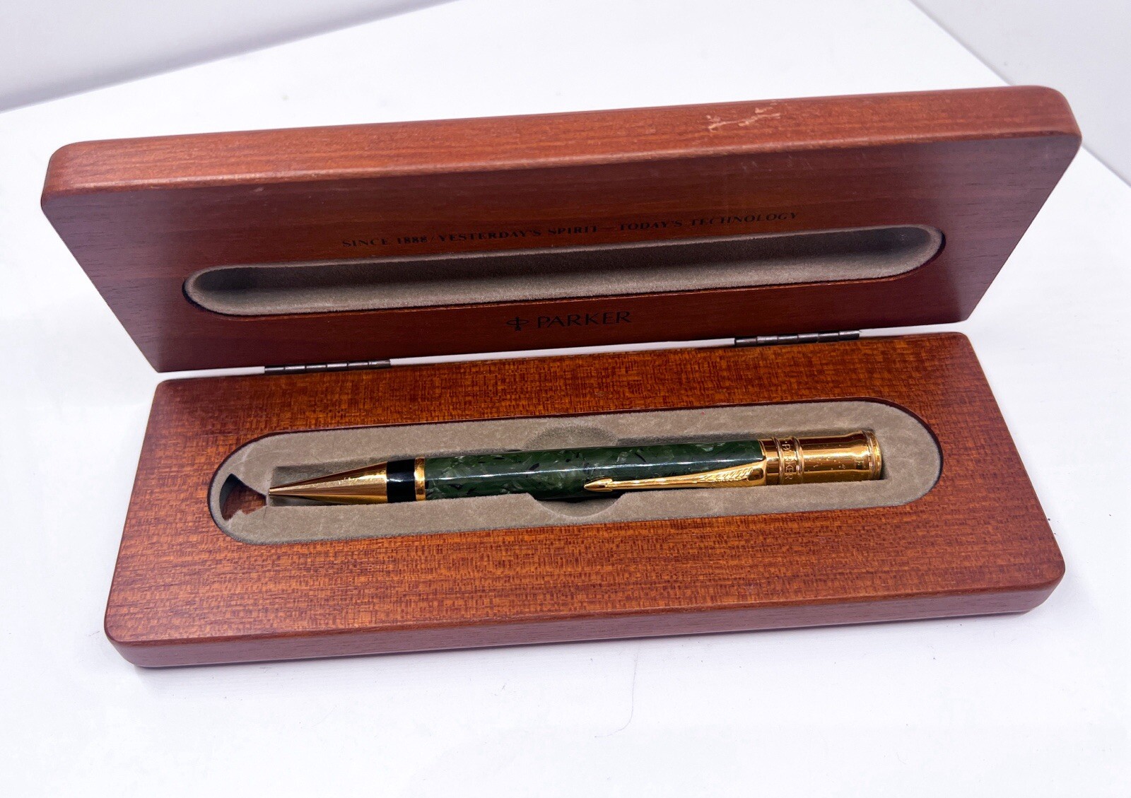 Parker Duofold 23K 0.7mm Mechanical Pencil Twist jade Marble Green Cherry Wood