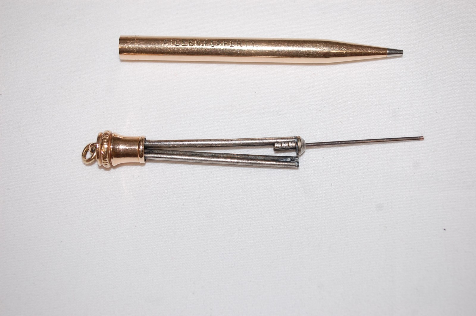 WAHL EVERSHARP Gold Filled Pencil Smooth Sides Engraved Needs Lead Preowned