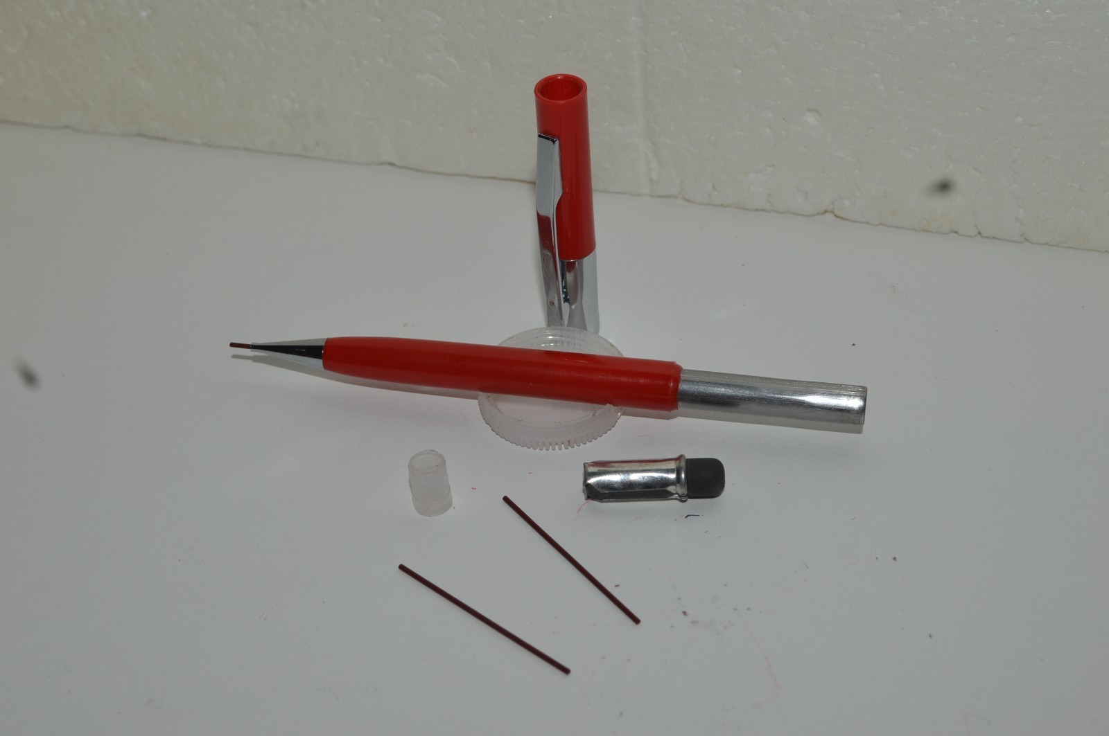 SCRIPTO P369 Mechanical Pencil 0.9mm Tu Tone Korea Red Circa 1970’s Light Use