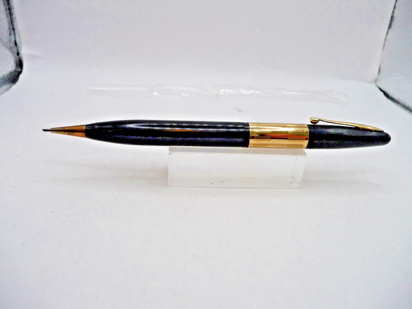 Sheaffer Vintage Wide Gold Band 0.9 mm Pencil– Black–working