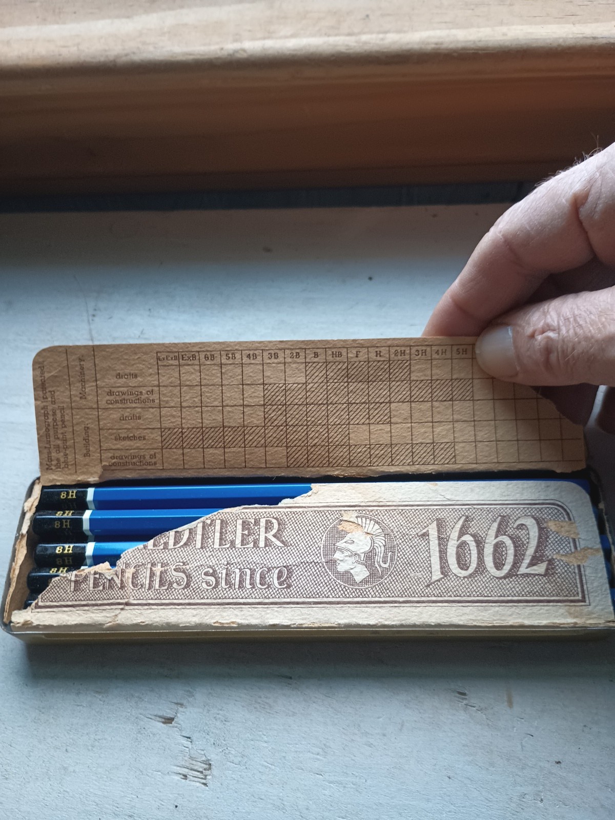 Vintage Mars Staedtler Lumograph Eleven Pencils In Metal Box