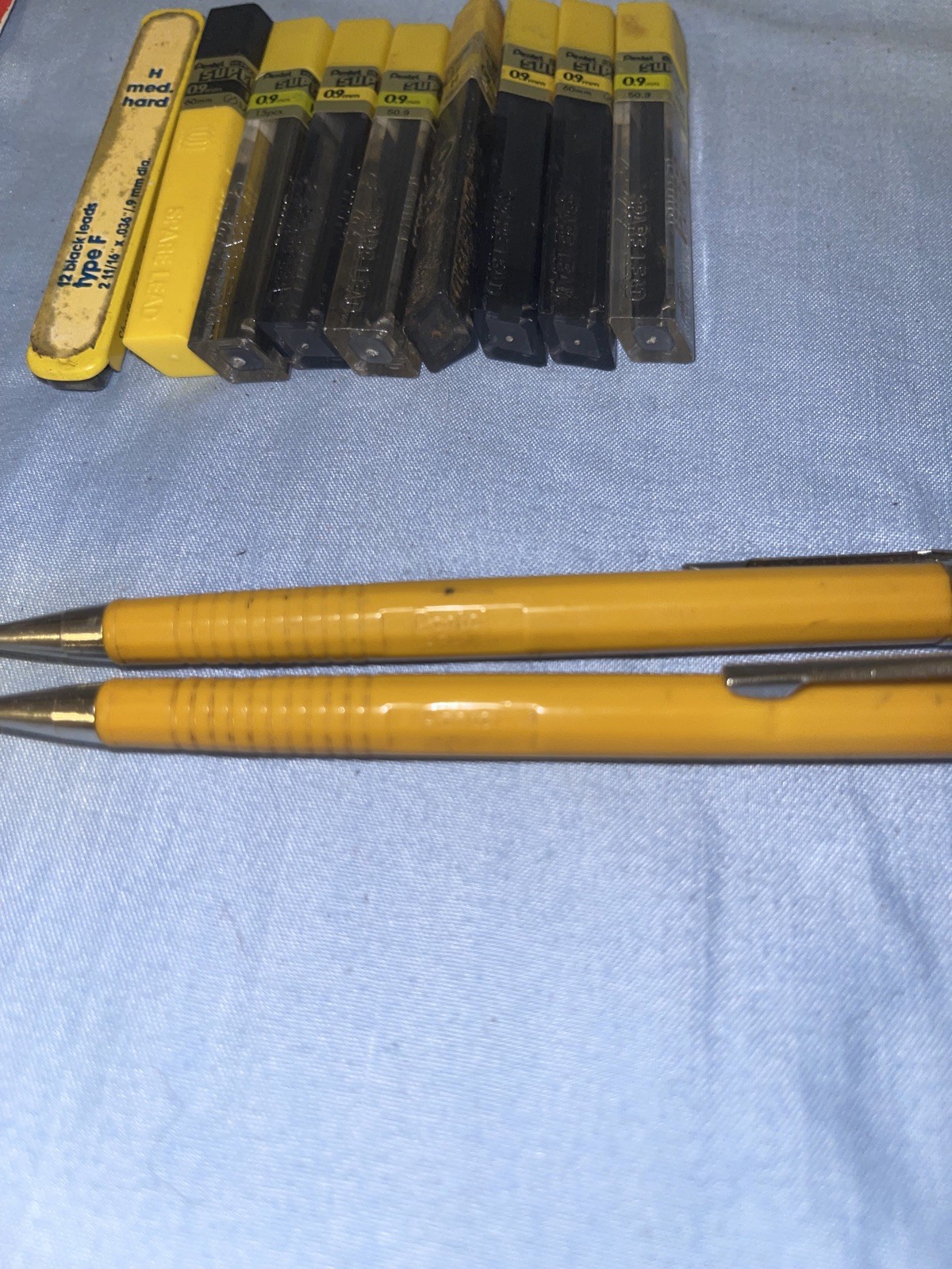 VTG Pentel bundle P209 Yellow 0.9mm Mechanical Pencils & lot of NIB leads