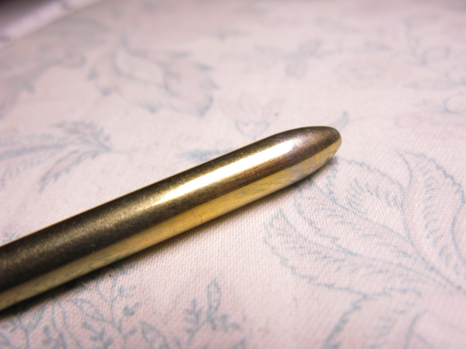 Small Unbranded Vintage Mechanical Pencil Silver and gold toned faded working