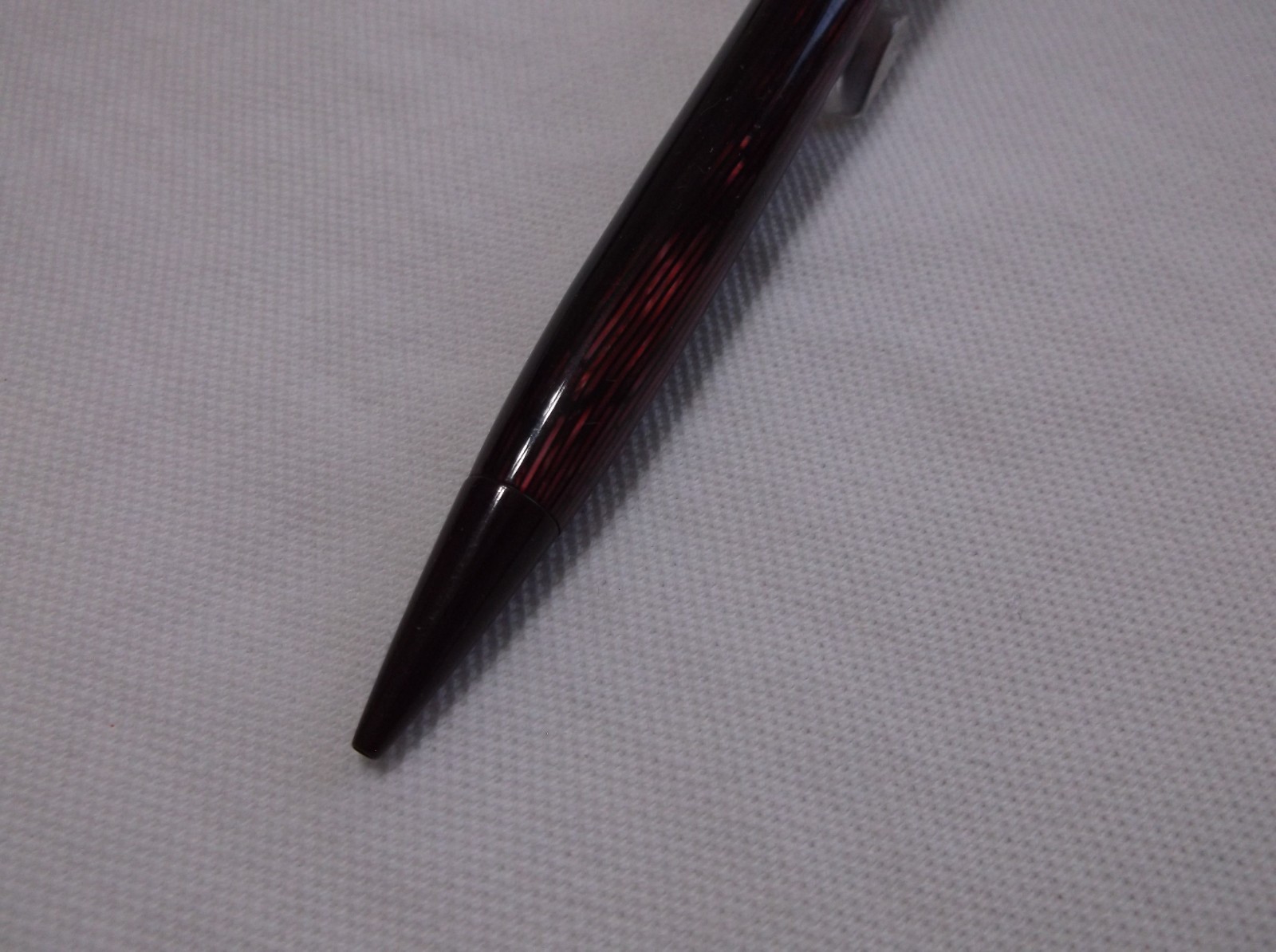 VINTAGE EVERSHARP SKYLINE RED STRIPE MOIRE MECHANCIAL PENCIL / 1.1 mm LEAD