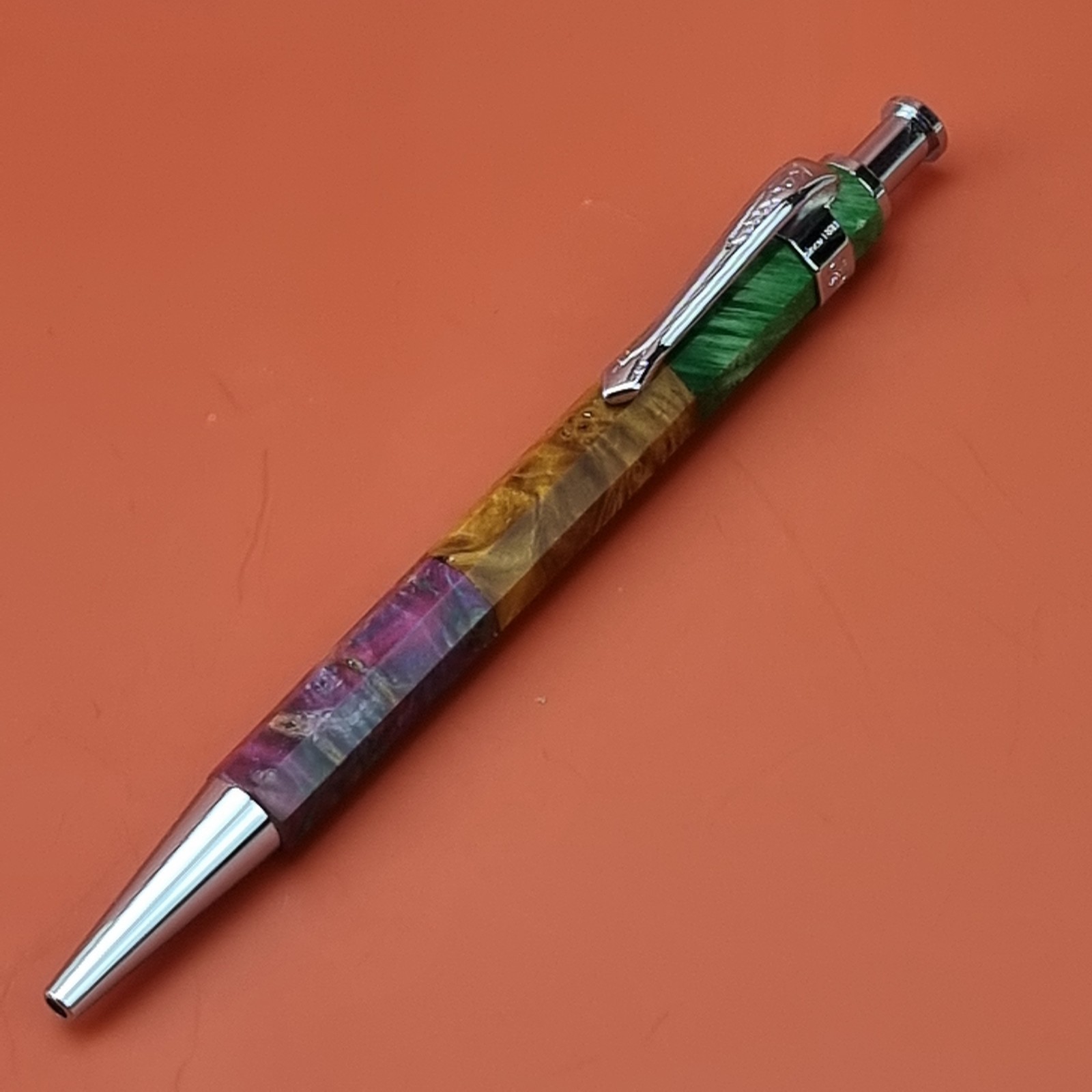 Hand Crafted Click Ballpointpen with Octagonal Wood Barrel