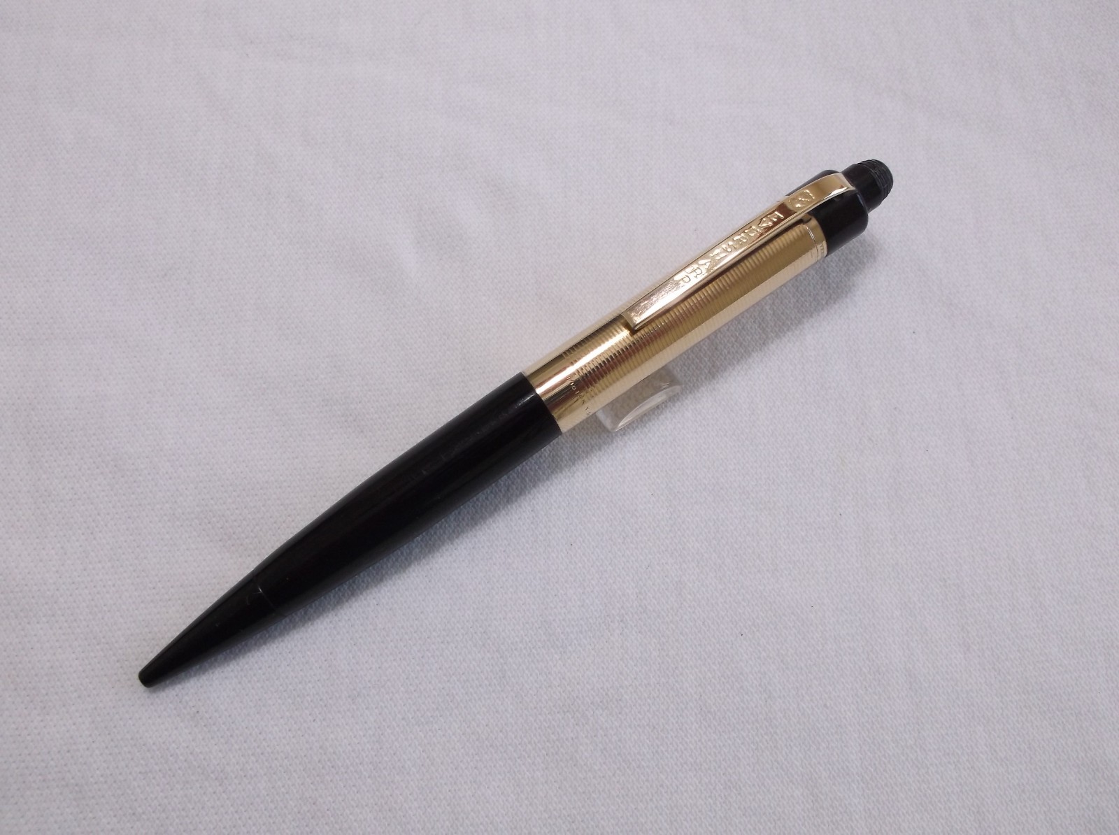 VINTAGE EVERSHARP SKYLINE BLACK AND GOLD FILLED MECHANCIAL PENCIL / 1.18 mm LEAD