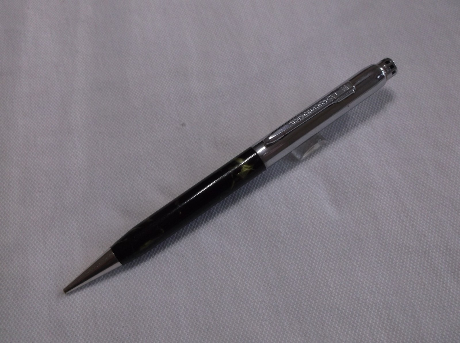 WAHL EVERSHARP CORONET GOLD & GREEN SHELL / CHROME REPEATER PENCIL / 1.1 mm