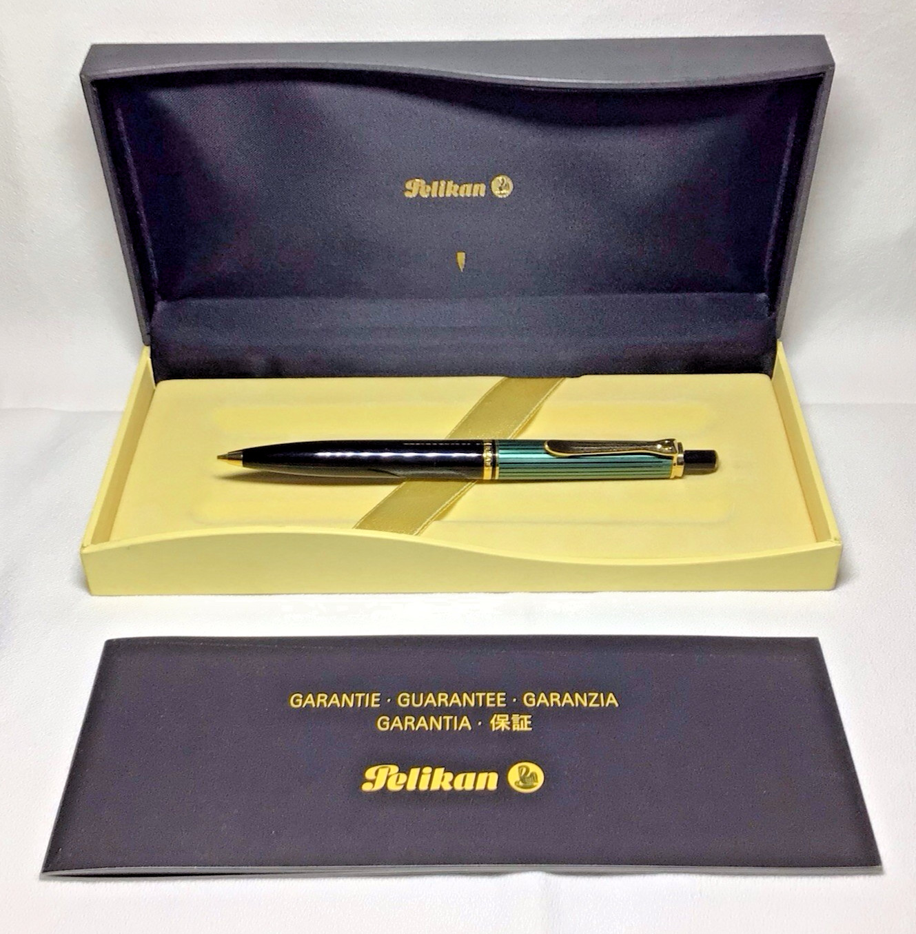 Pelikan Souveran D400 .7mm Pencil Black And Green New In Box Product