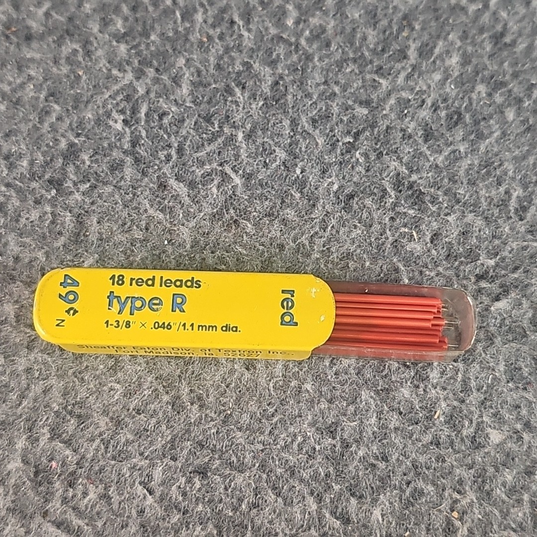 Vtg Sheaffer Pencil Leads 18pcs 1 3/8× 1.1mm .046″ Red Lead w/ Yellow Tin TYPE R