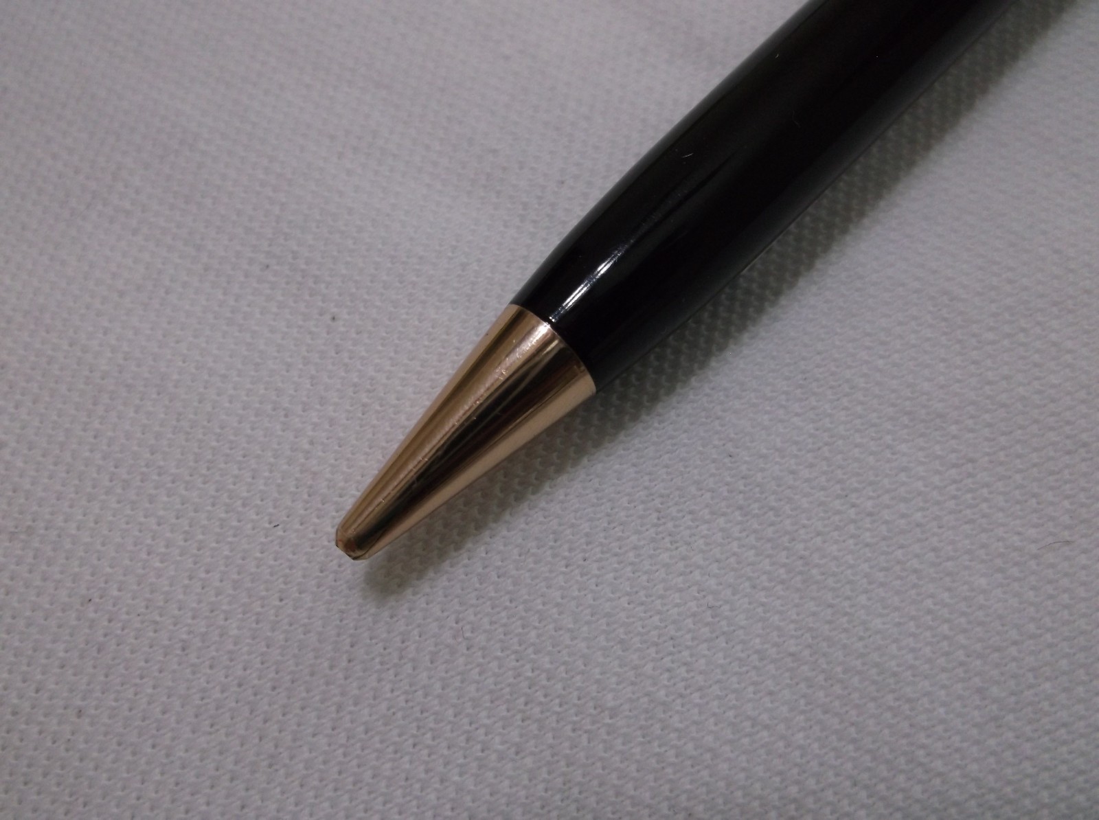 MONTBLANC PIX #372 BLACK MECHANCIAL PENCIL WITH VIOLET PUSH BUTTON/ 1.18 mm lead