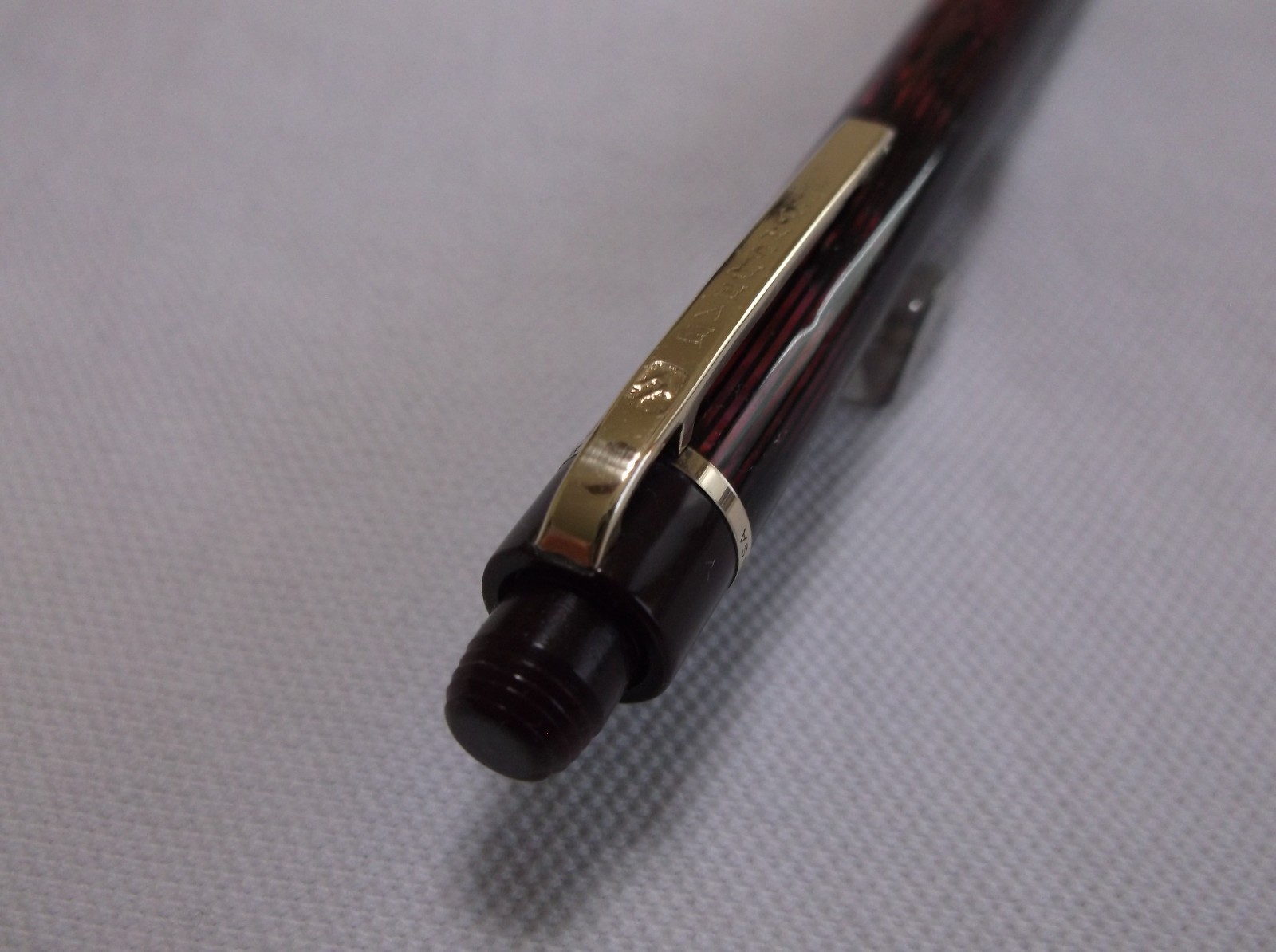 VINTAGE EVERSHARP SKYLINE RED STRIPE MOIRE MECHANCIAL PENCIL / 1.1 mm LEAD