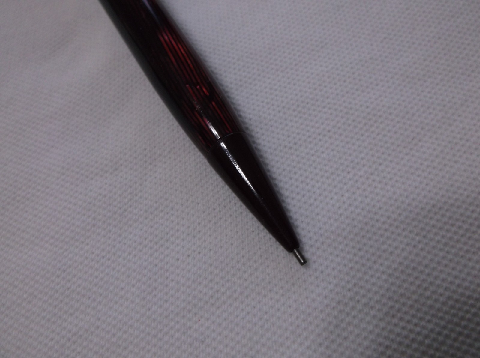 VINTAGE EVERSHARP SKYLINE RED STRIPE MOIRE MECHANCIAL PENCIL / 1.1 mm LEAD