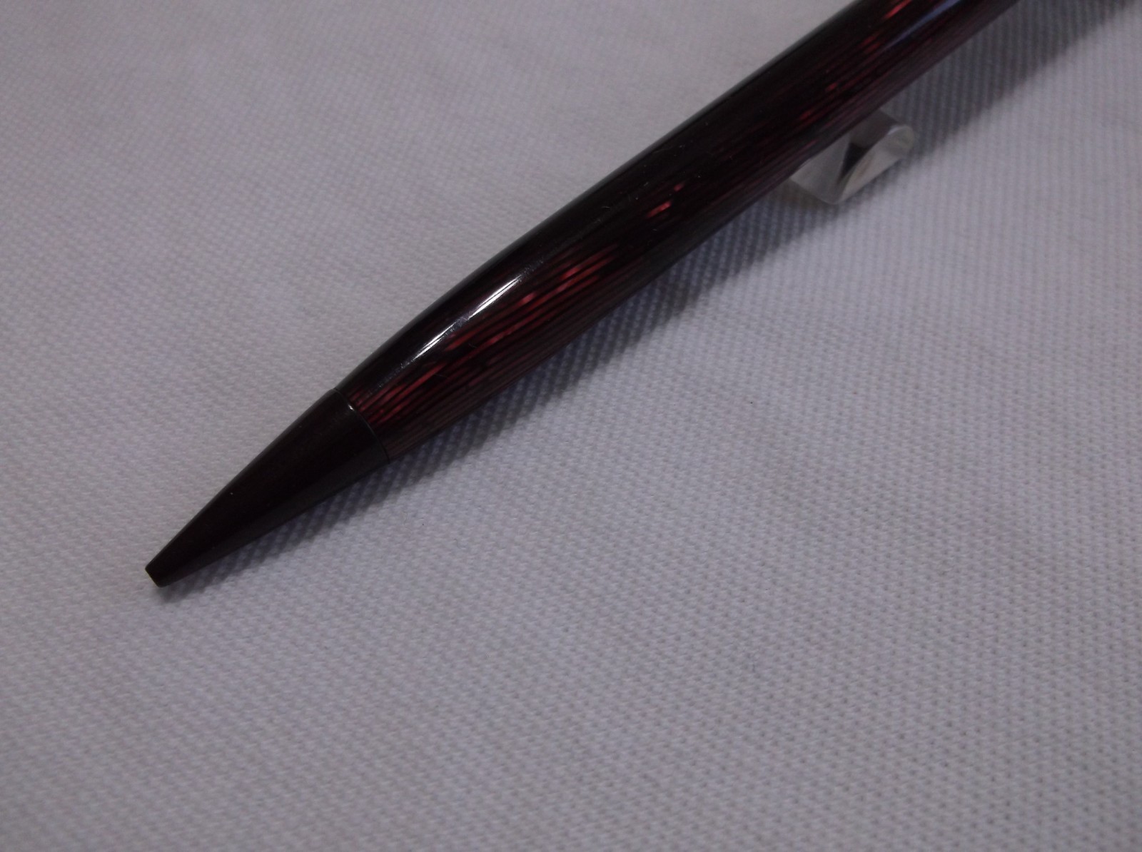 VINTAGE EVERSHARP SKYLINE RED STRIPE MOIRE MECHANCIAL PENCIL / 1.1 mm LEAD