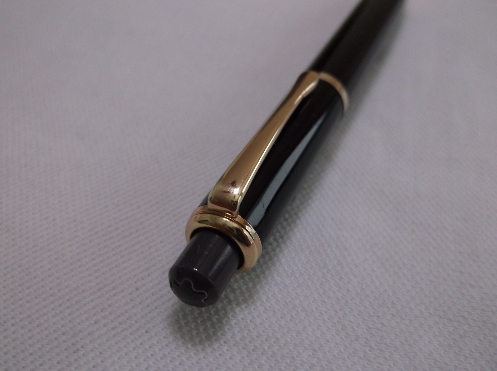 MONTBLANC PIX #372 BLACK MECHANCIAL PENCIL WITH VIOLET PUSH BUTTON/ 1.18 mm lead